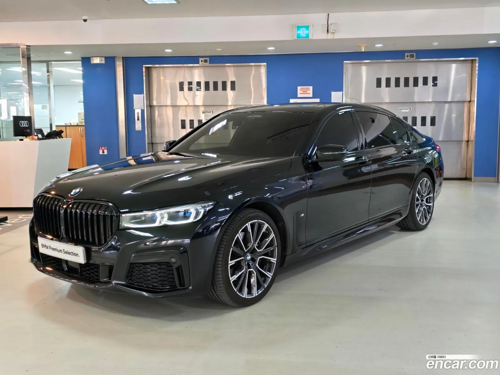 BMW 7 Series G11 740Li xDrive M Sports - фотография 6126963