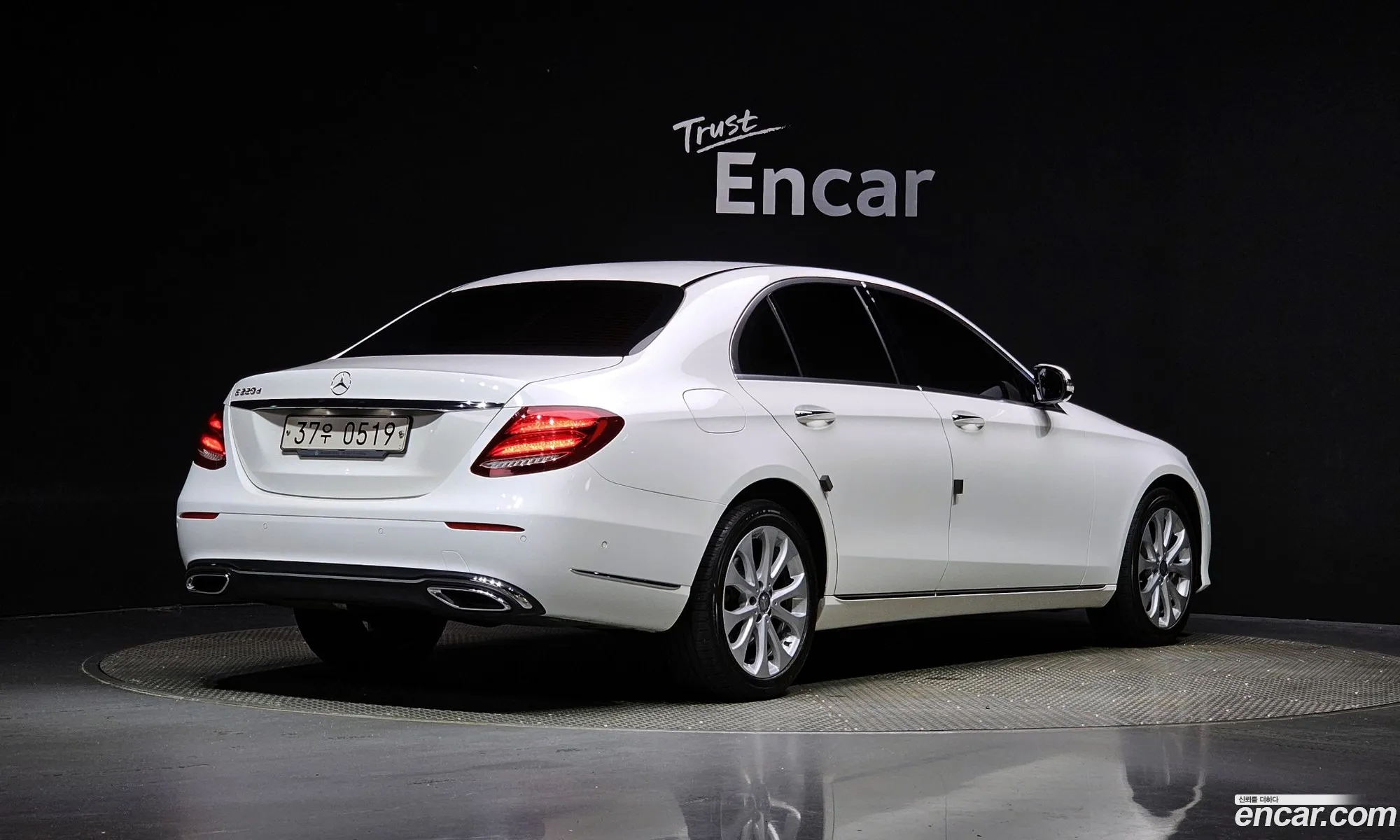 Benz E-Class W213 E220D Exclusive - фотография 19501074