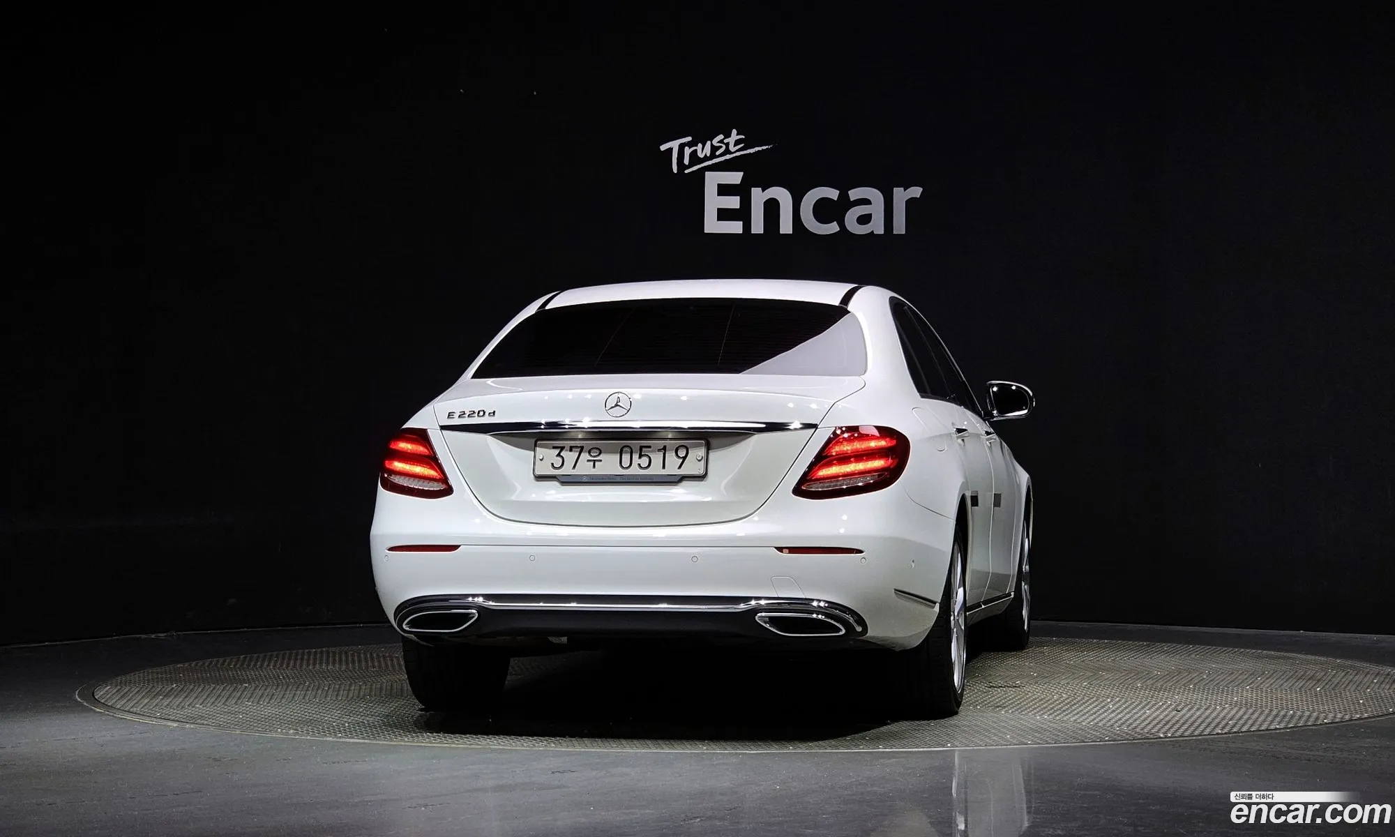 Benz E-Class W213 E220D Exclusive - фотография 19501076