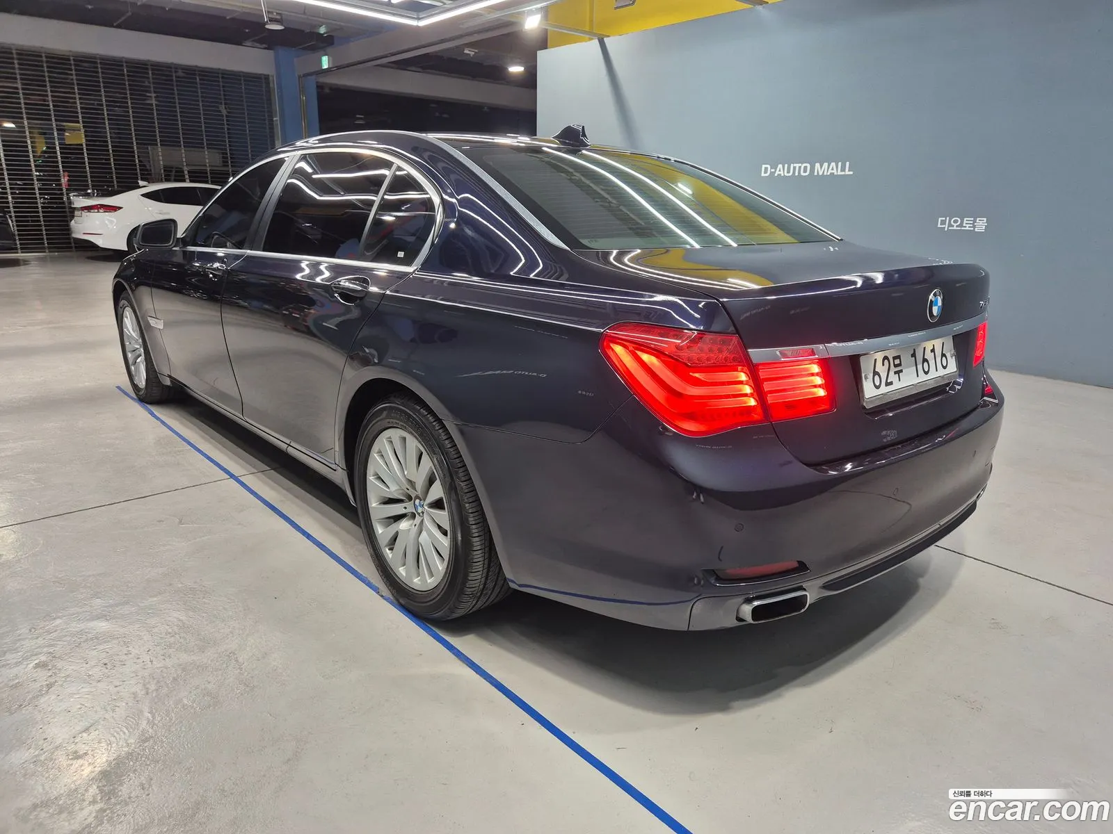 BMW 7 Series F01 740Li - фотография 7292273