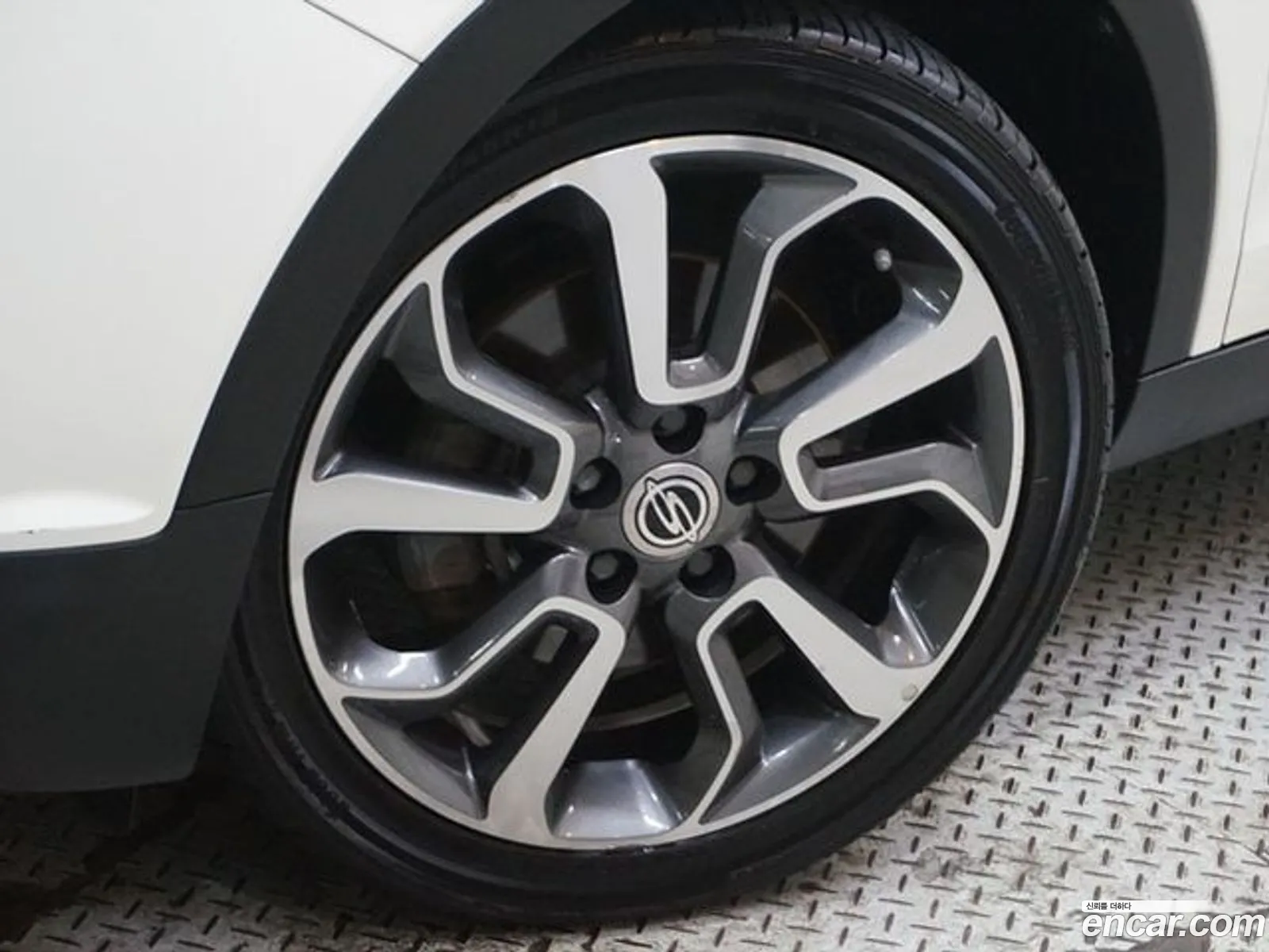 Kg Mobility Ssangyong Tivoli Lx 2Wd Luxury Model - фотография 7973345