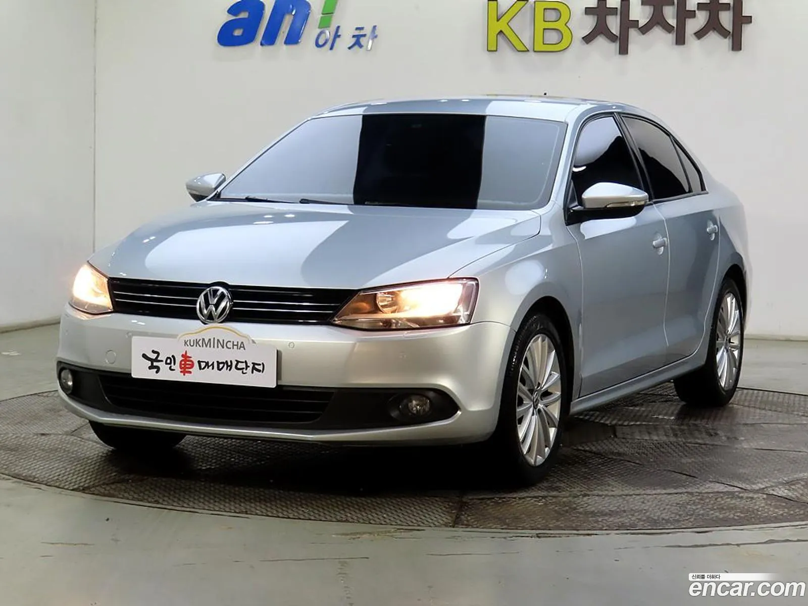 Volkswagen New Jetta 16 Tdi Bluemotion 6Th Generation - фотография 8558466