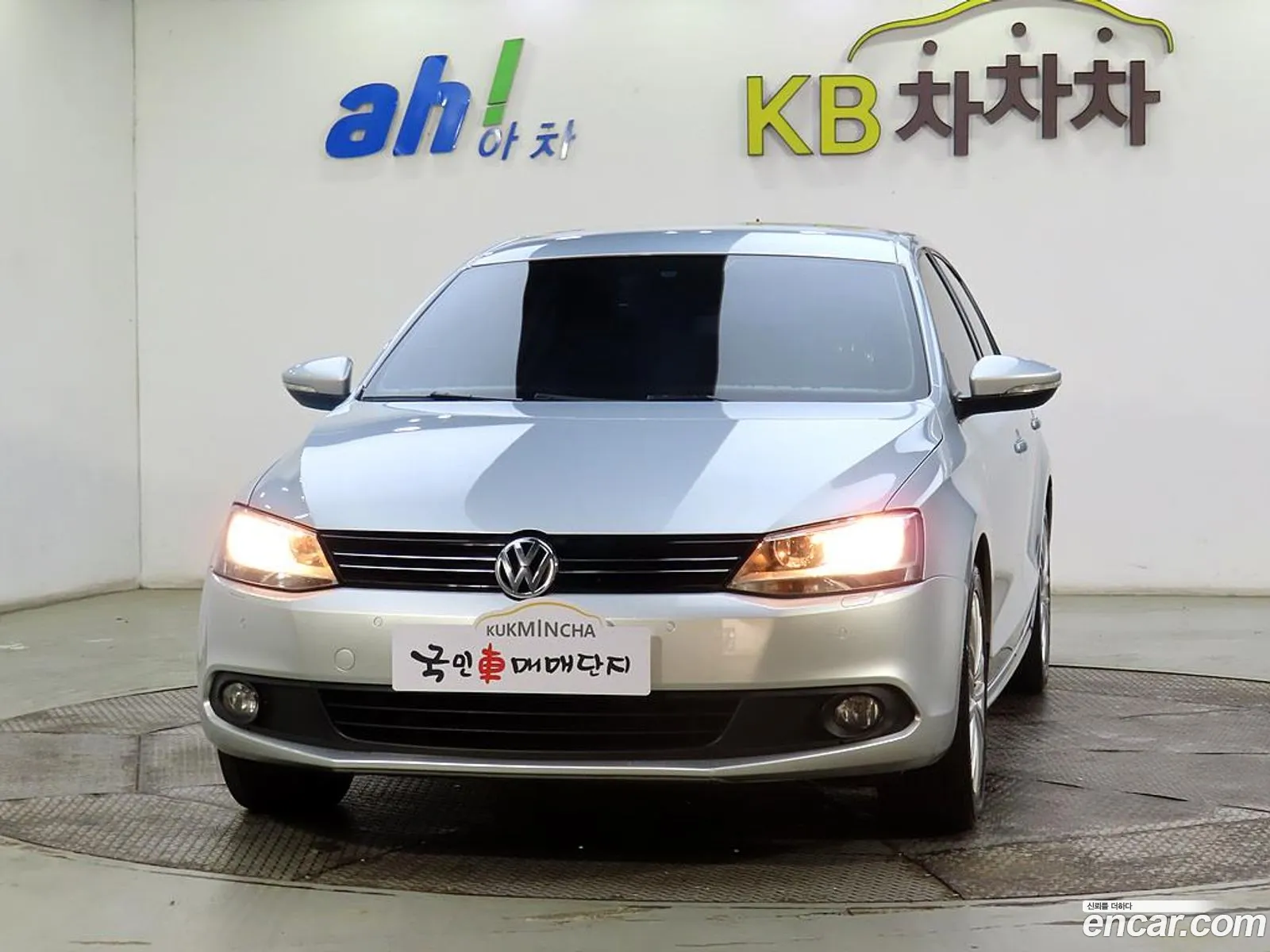 Volkswagen New Jetta 16 Tdi Bluemotion 6Th Generation - фотография 8558467