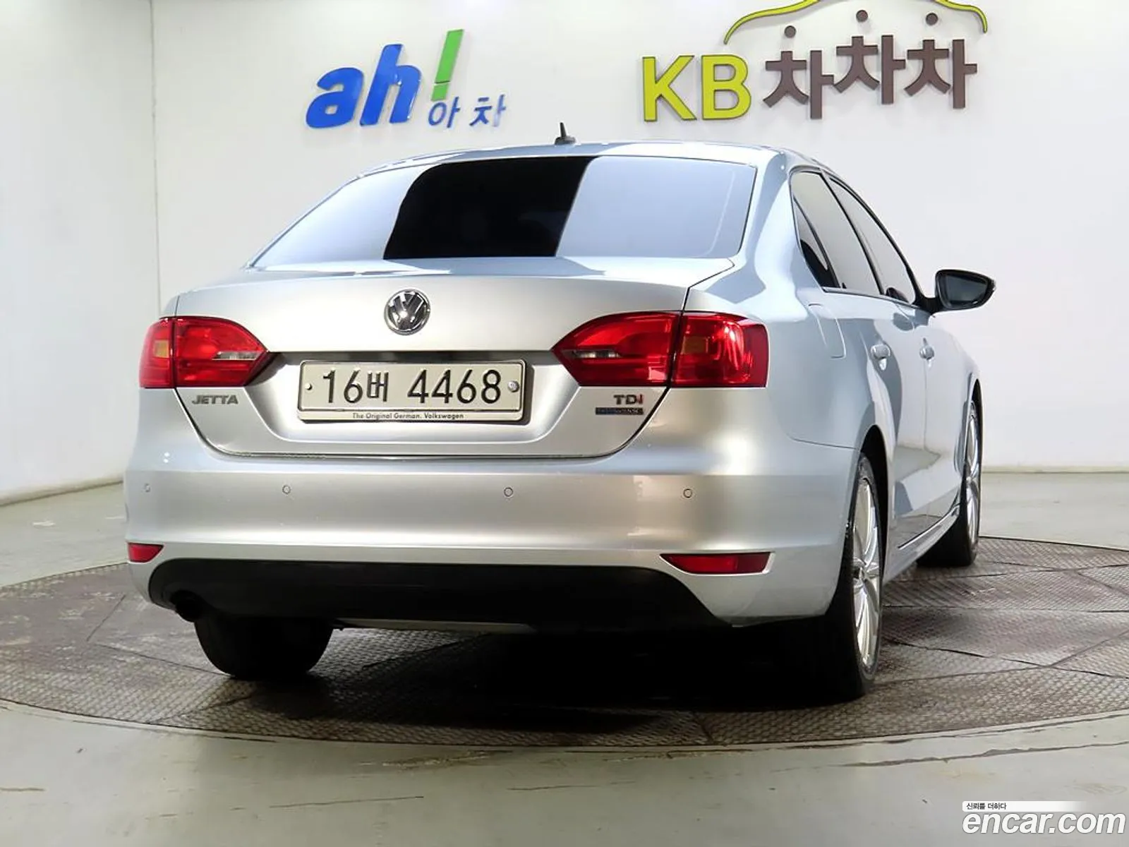 Volkswagen New Jetta 16 Tdi Bluemotion 6Th Generation - фотография 8558468