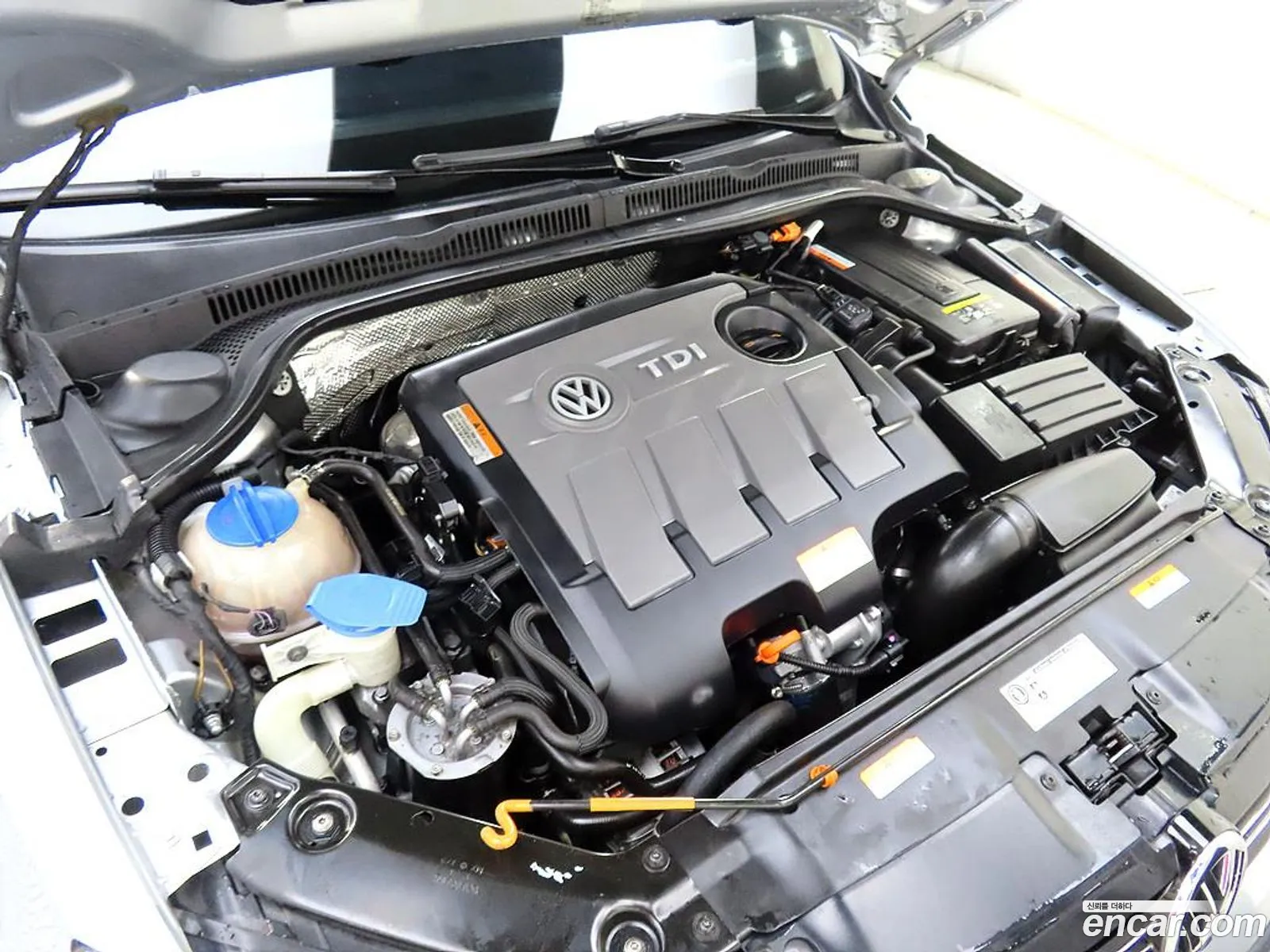 Volkswagen New Jetta 16 Tdi Bluemotion 6Th Generation - фотография 8558471