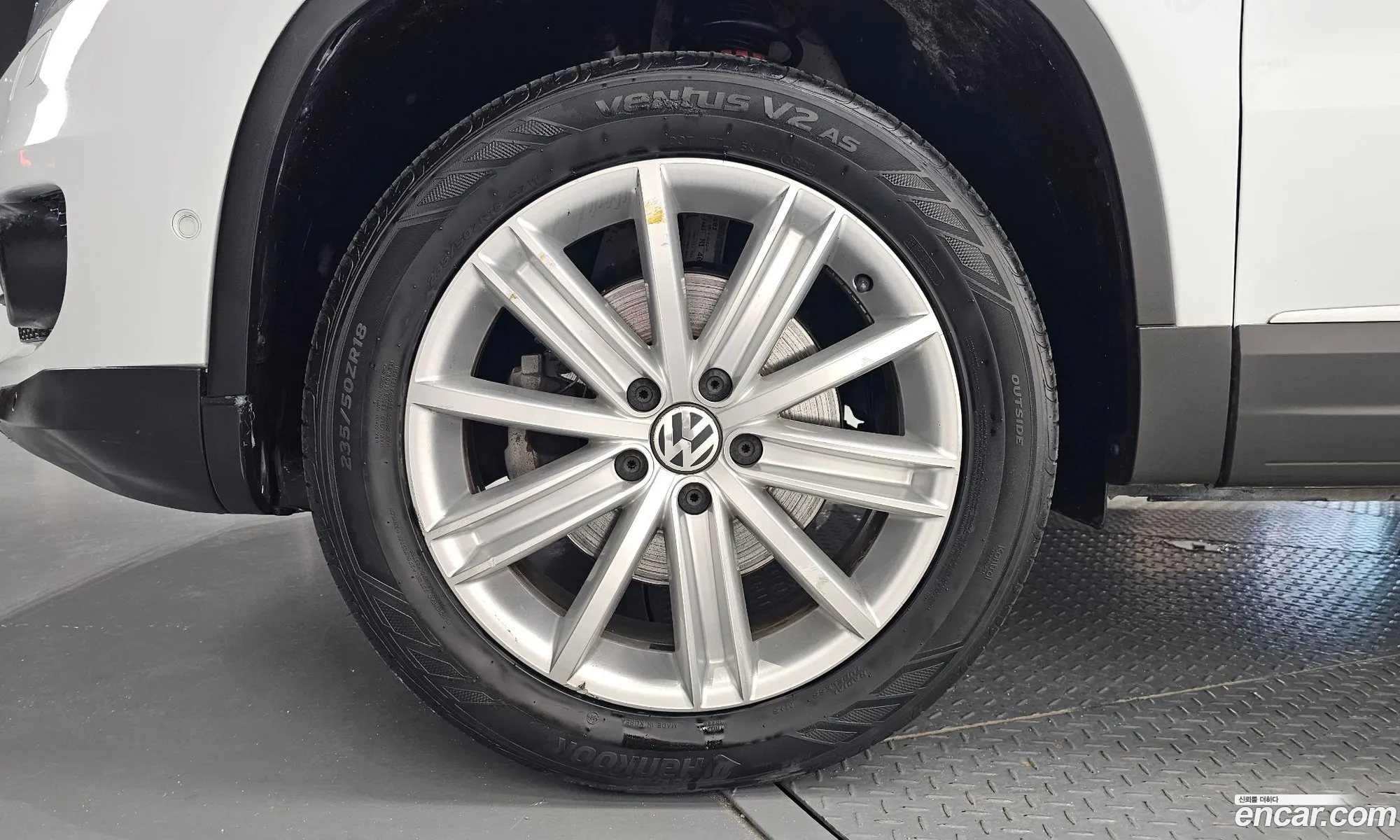 Volkswagen New Tiguan 20 Tdi Premium 5N - фотография 8613173