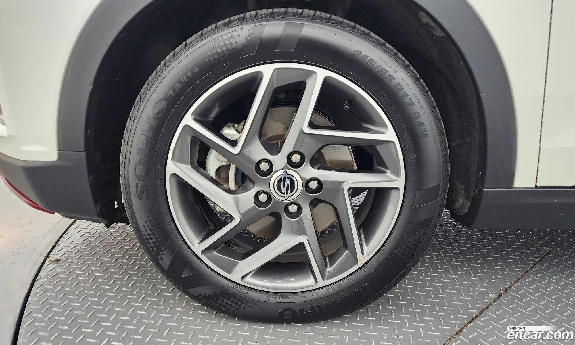 Kg Mobility Ssangyong Very New Tivoli Gasoline 15 2Wd R-Plus White - фотография 7221574