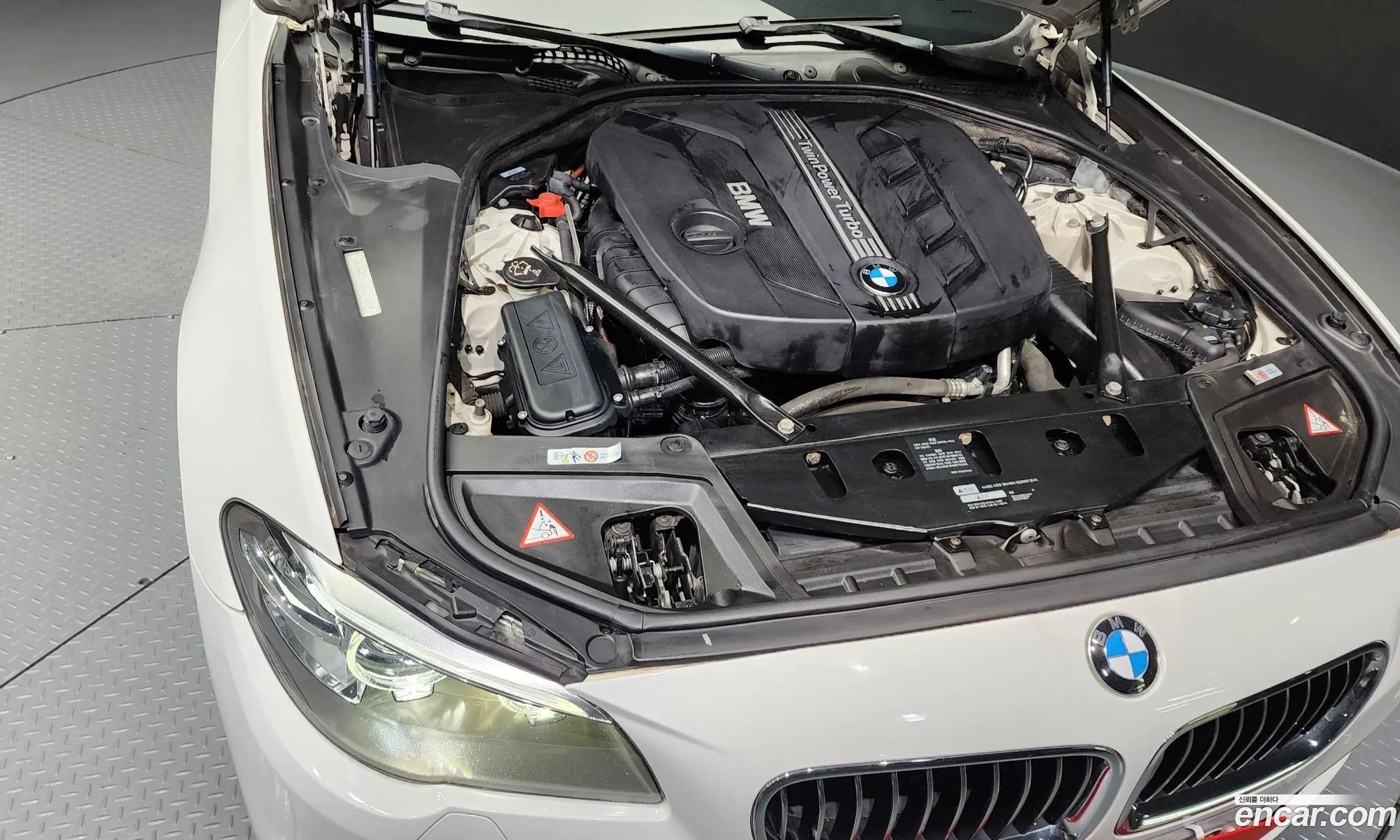 BMW 5 Series F10 520D - фотография 7843000