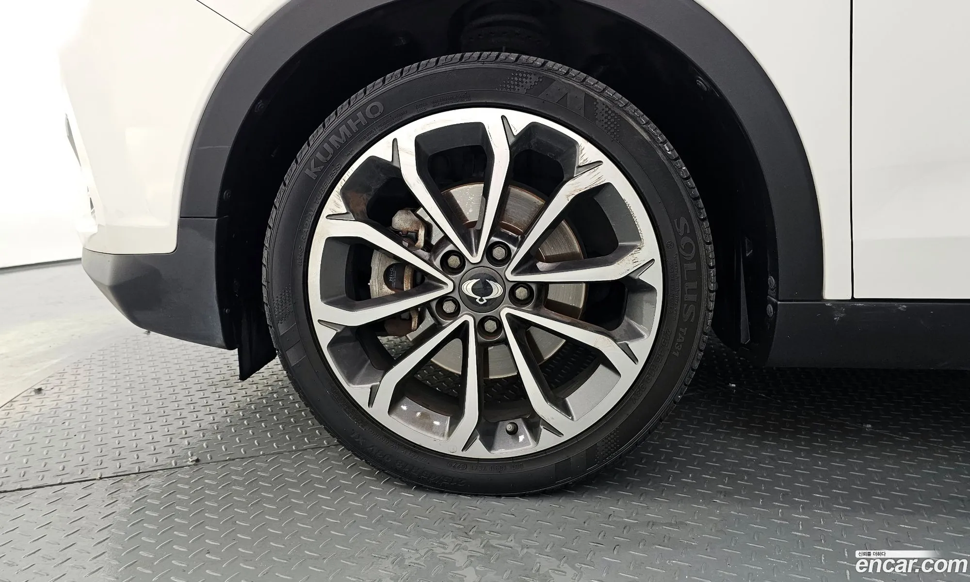 Kg Mobility Ssangyong Tivoli Armor Gear Edition 2Wd - фотография 7350244