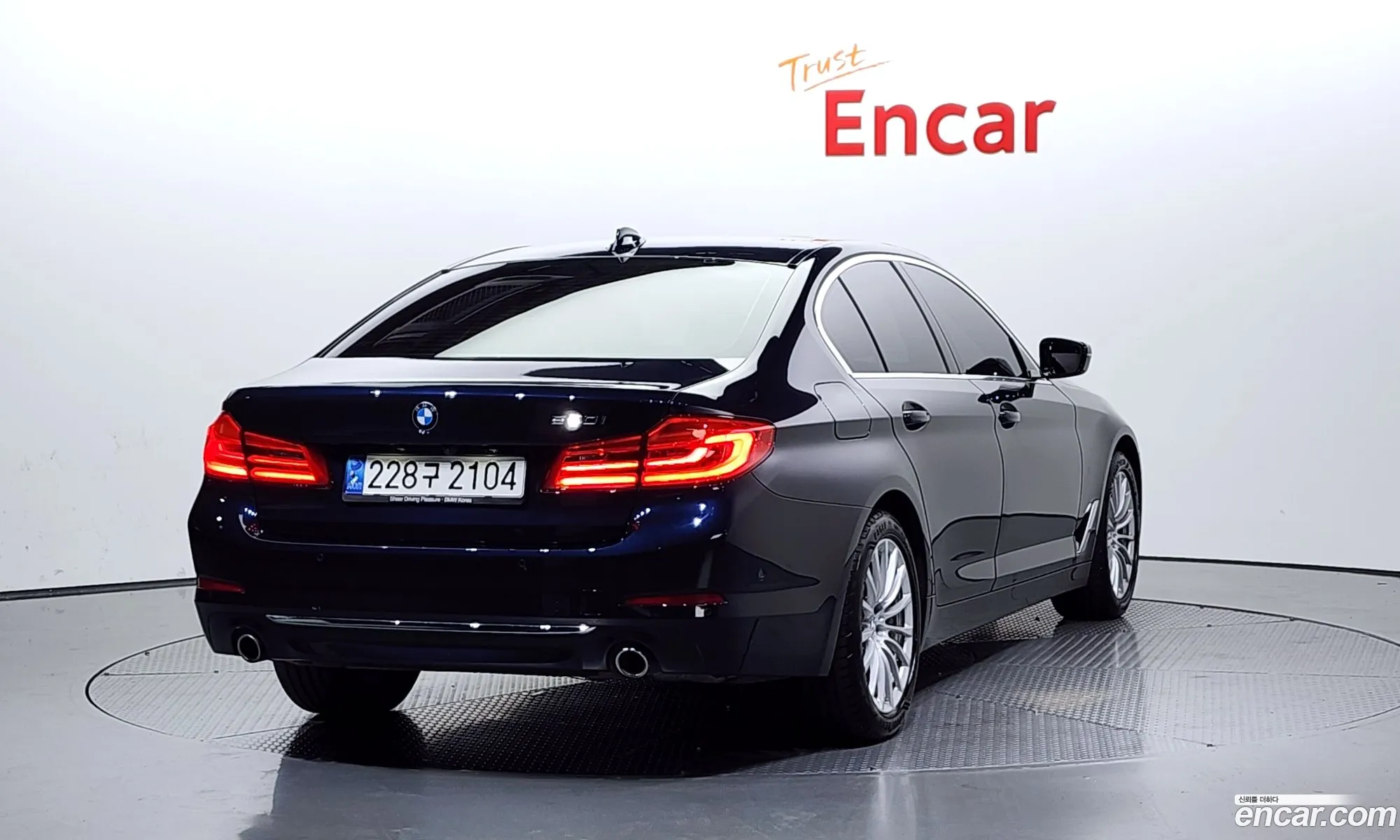 BMW 5 Series G30 520I Luxury - фотография 14054846