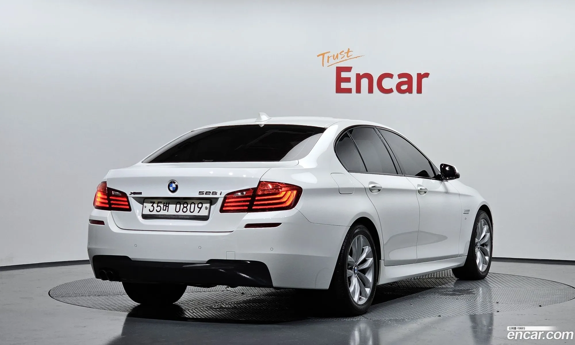 BMW 5 Series F10 528I xDrive M Aerodynamics - фотография 12492174