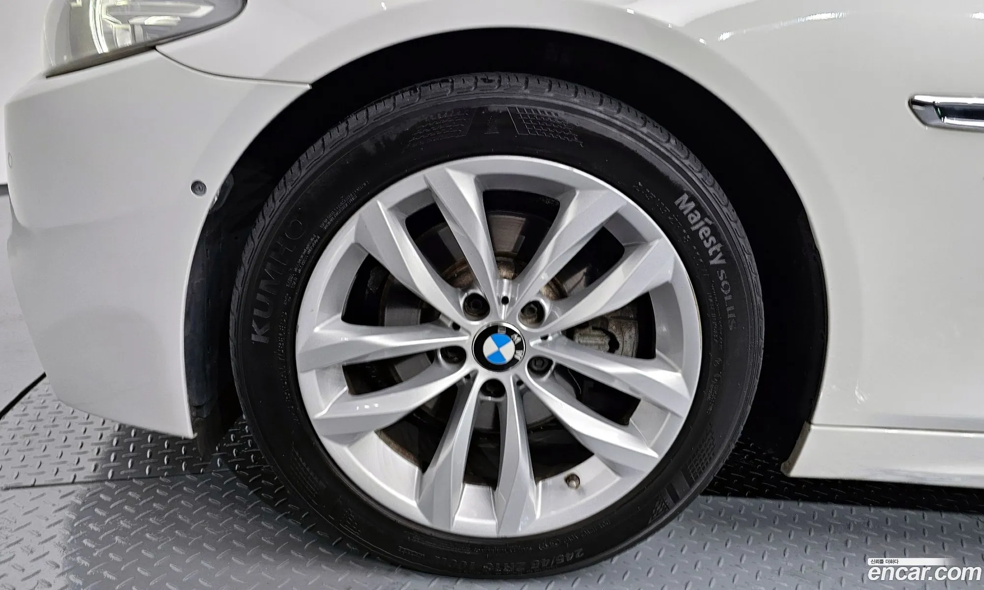BMW 5 Series F10 528I xDrive M Aerodynamics - фотография 12492177