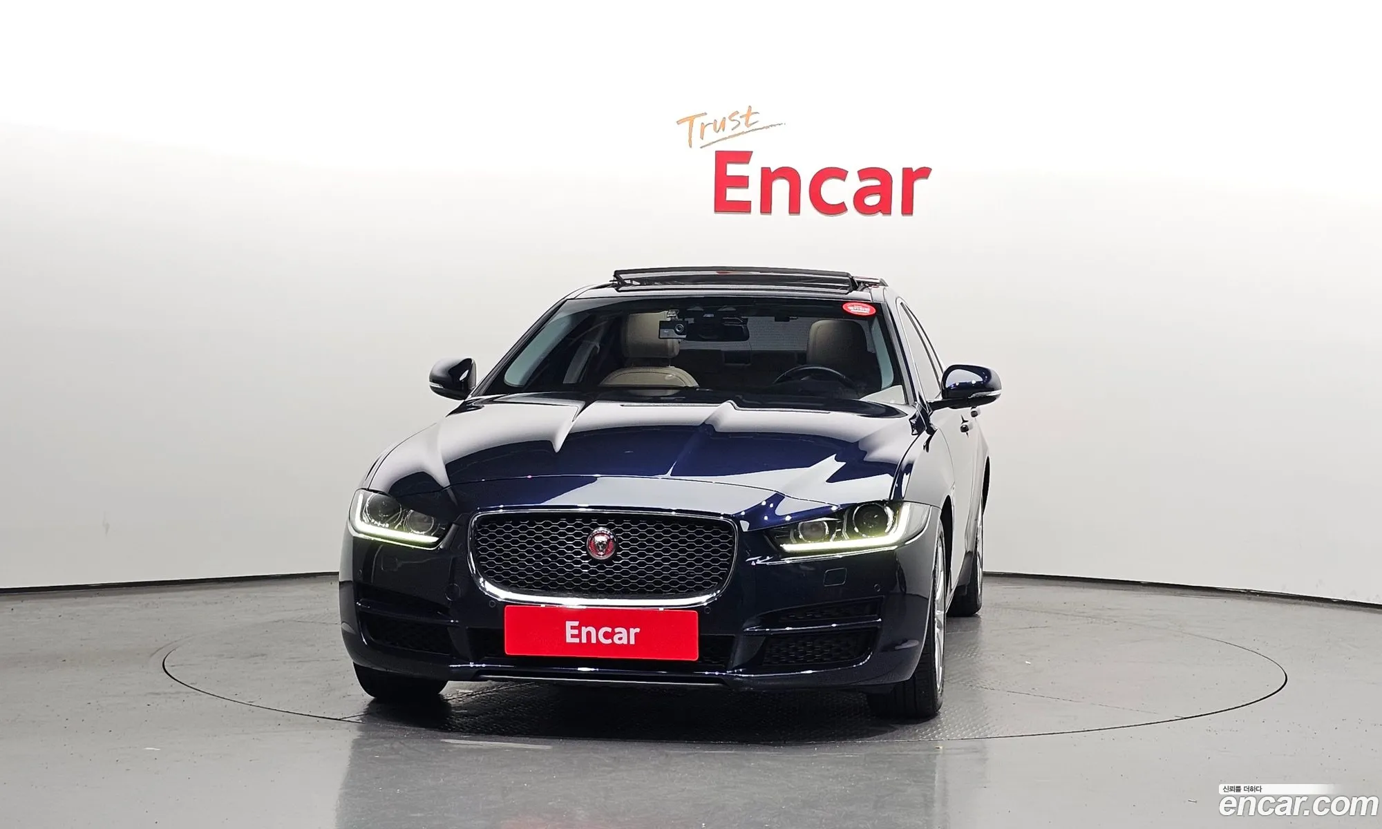 Jaguar Xe 20D Prestige - фотография 3903000