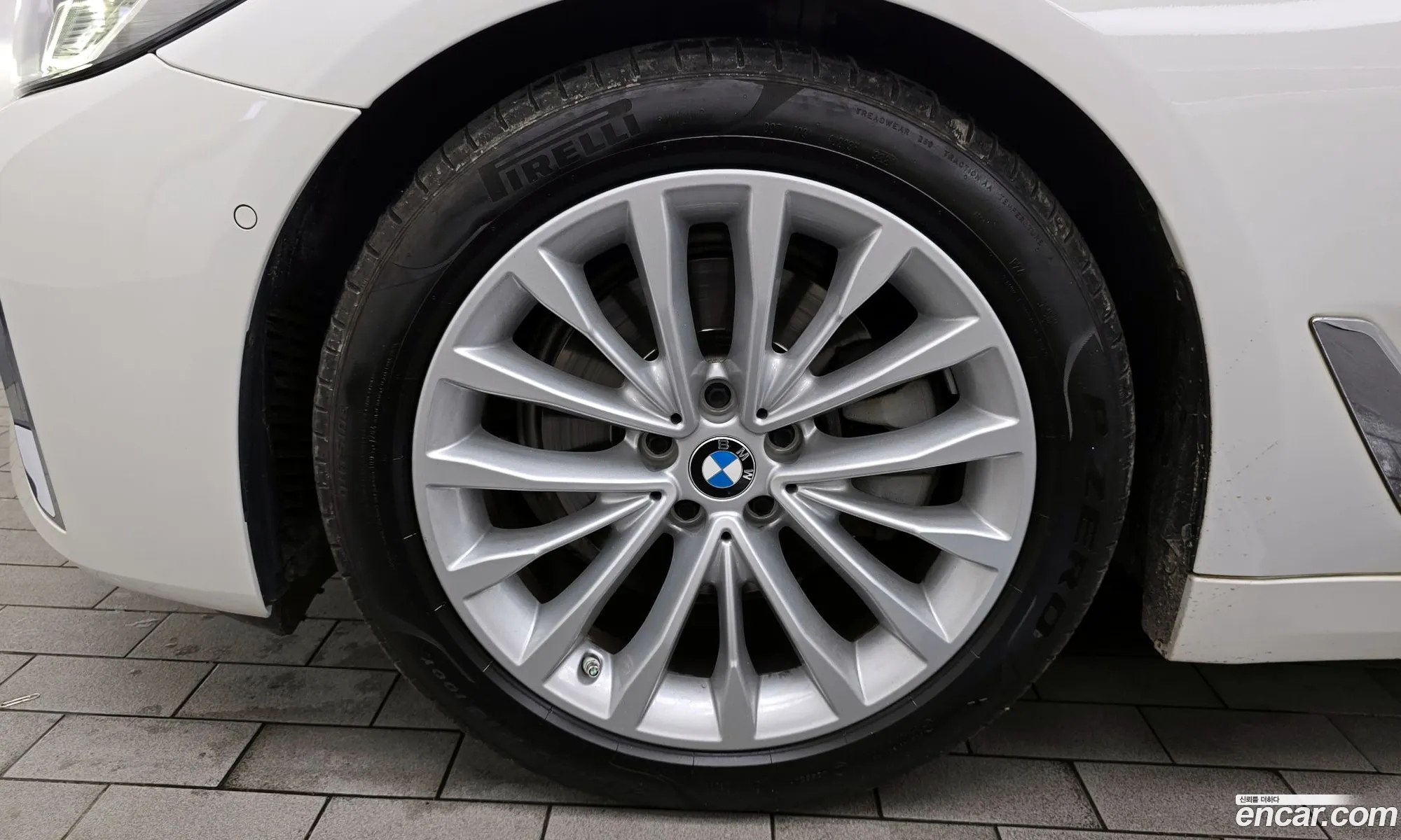 BMW 5 Series G30 520I Luxury - фотография 12480695