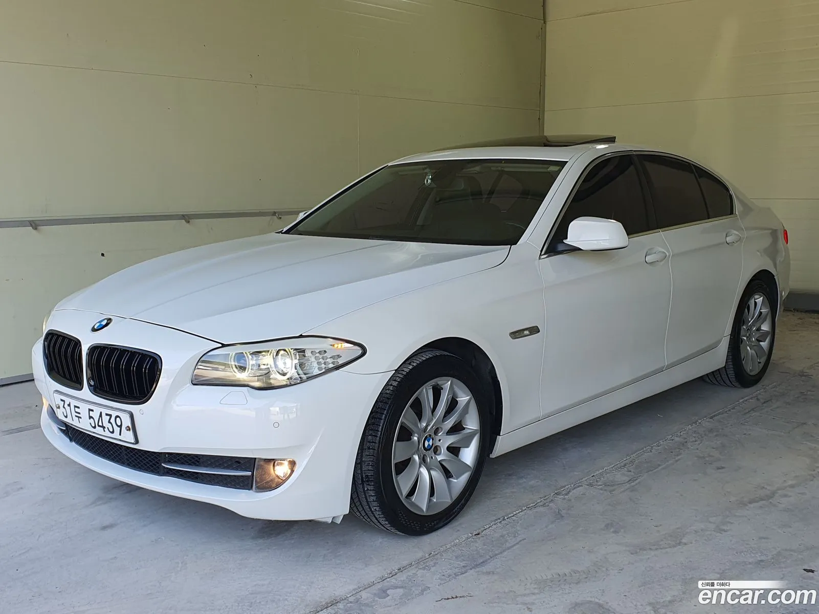 BMW 5 Series F10 520D - фотография 18901681