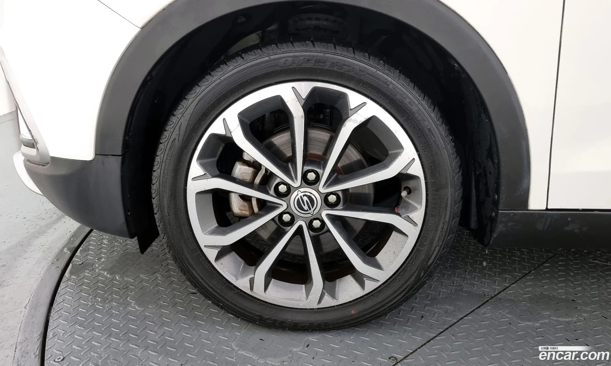 Kg Mobility Ssangyong Tivoli Air Diesel Ix 2Wd - фотография 6971955