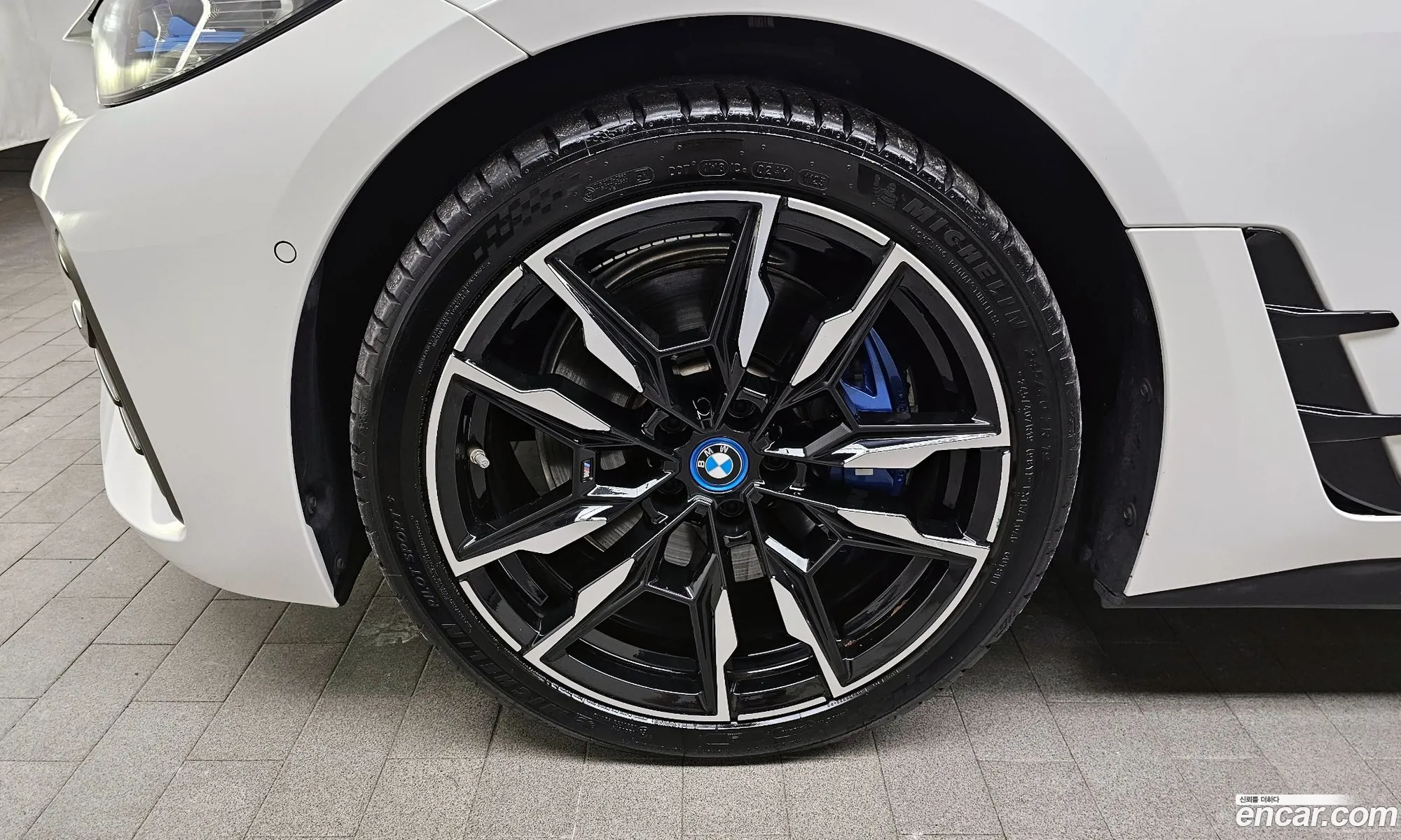 BMW I4 M50 - фотография 6811599