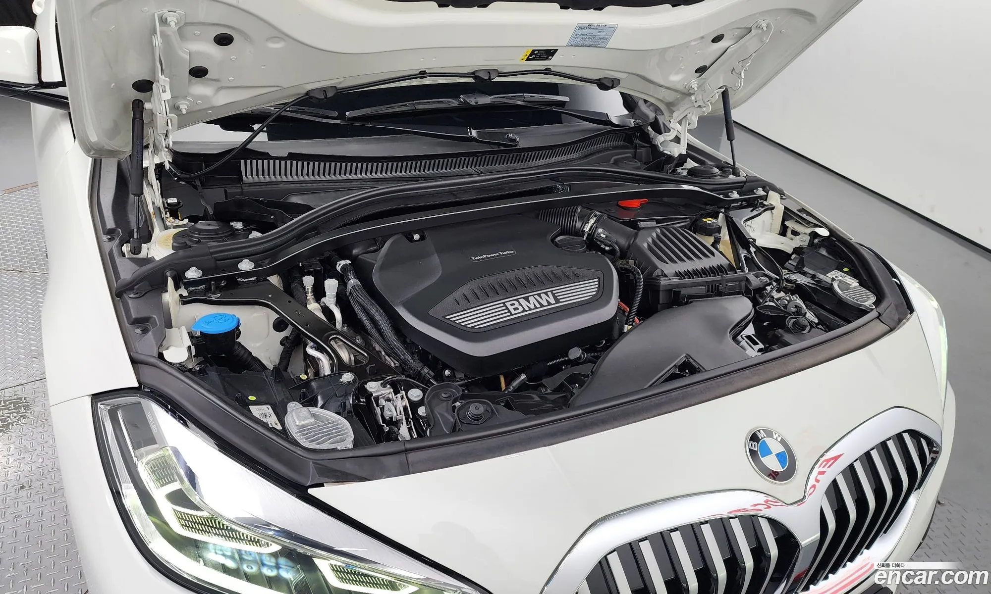 BMW 1 Series F40 118D M Sports - фотография 8456812