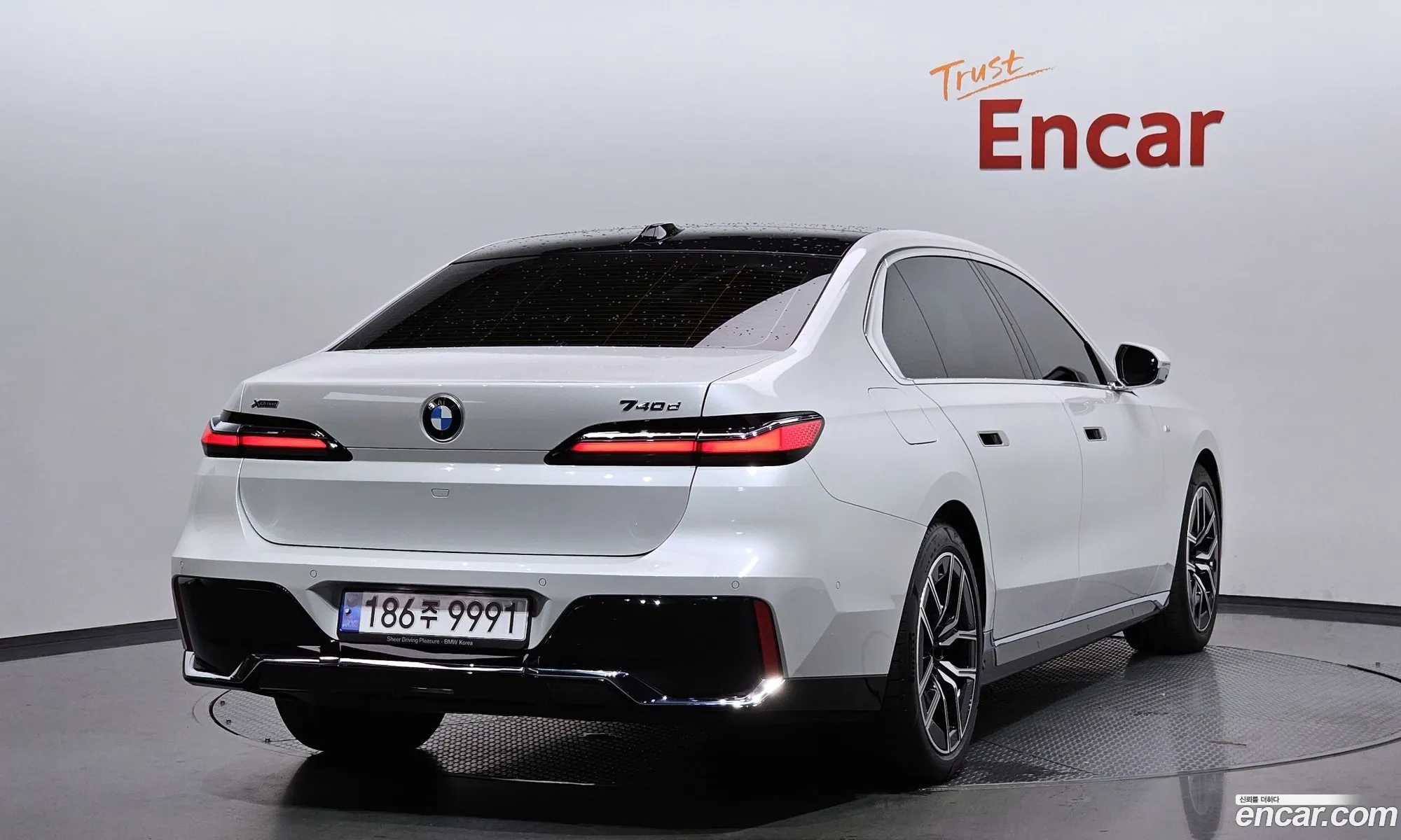 BMW 7 Series G70 740D xDrive M Sports - фотография 12479503