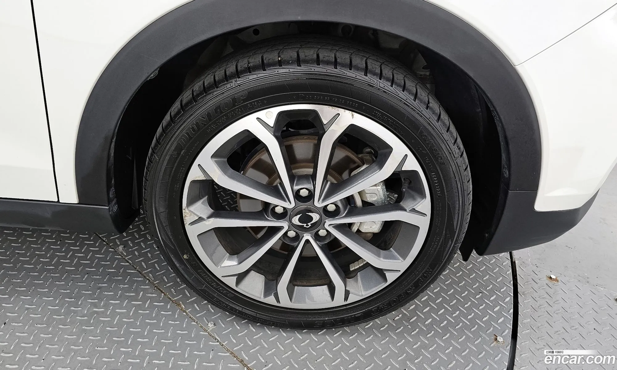Kg Mobility Ssangyong Tivoli Armor Gear Edition 2Wd - фотография 7265094