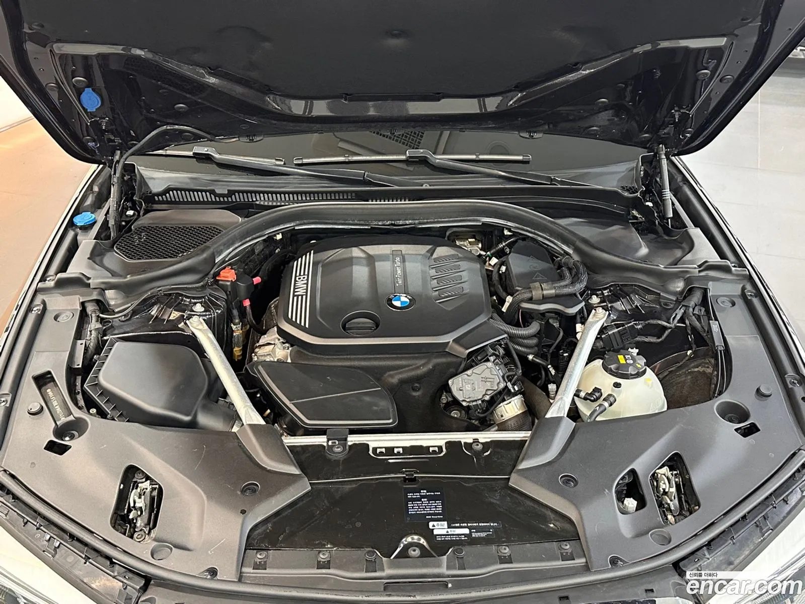 BMW 5 Series G30 520D xDrive Luxury Plus - фотография 8375350