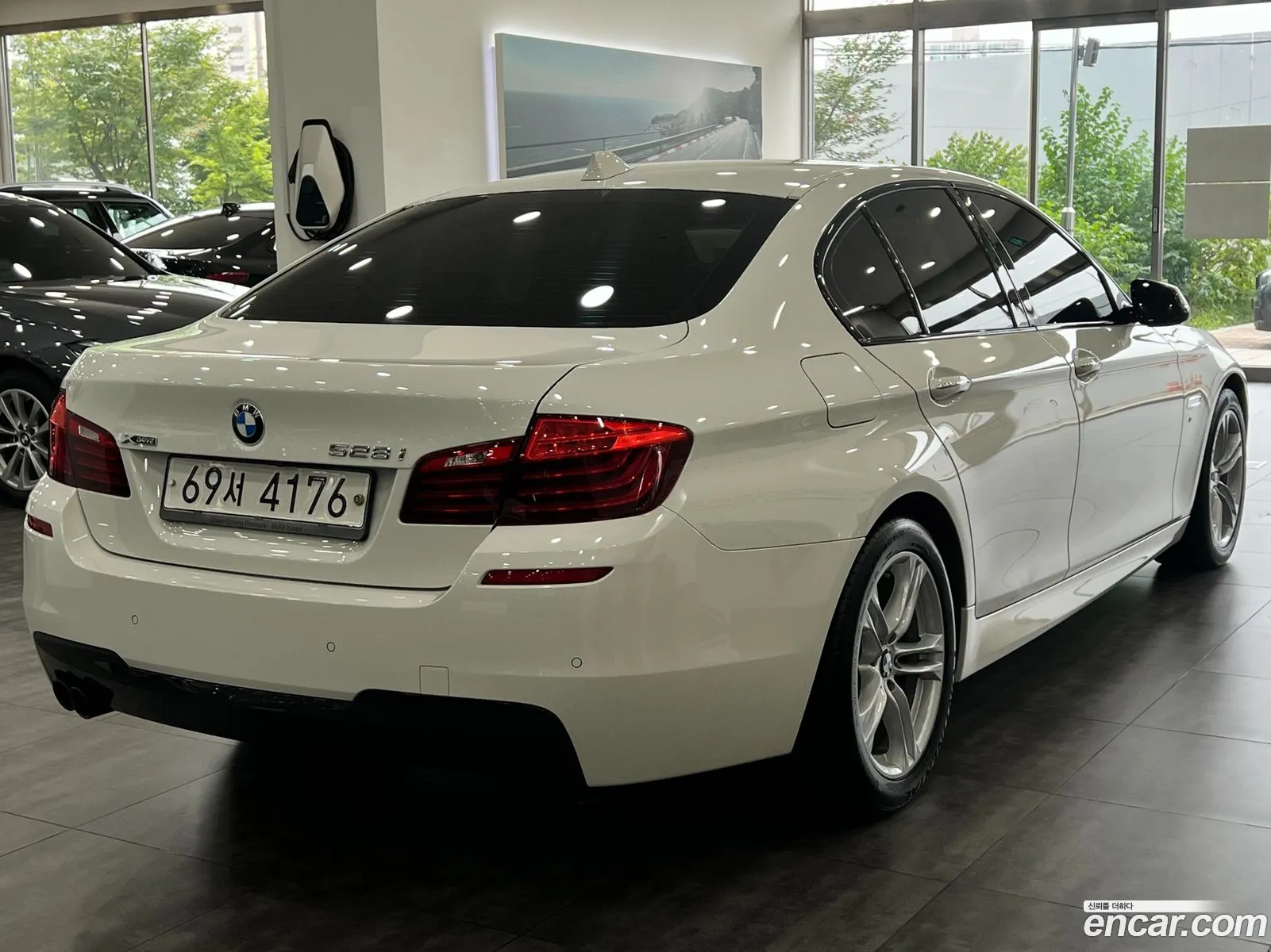 BMW 5 Series F10 528I xDrive M Aerodynamic Special Edition - фотография 12479443