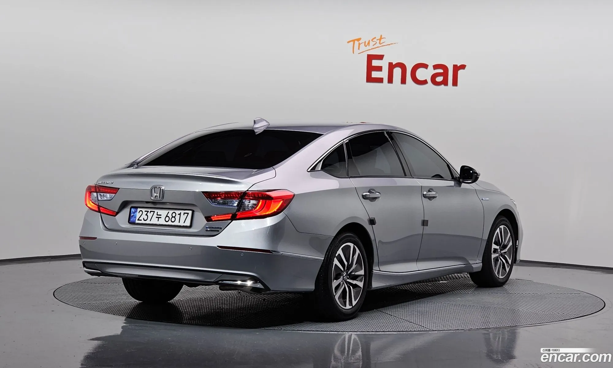 Honda Accord 10Th Generation 20 Hybrid Touring - фотография 12551187