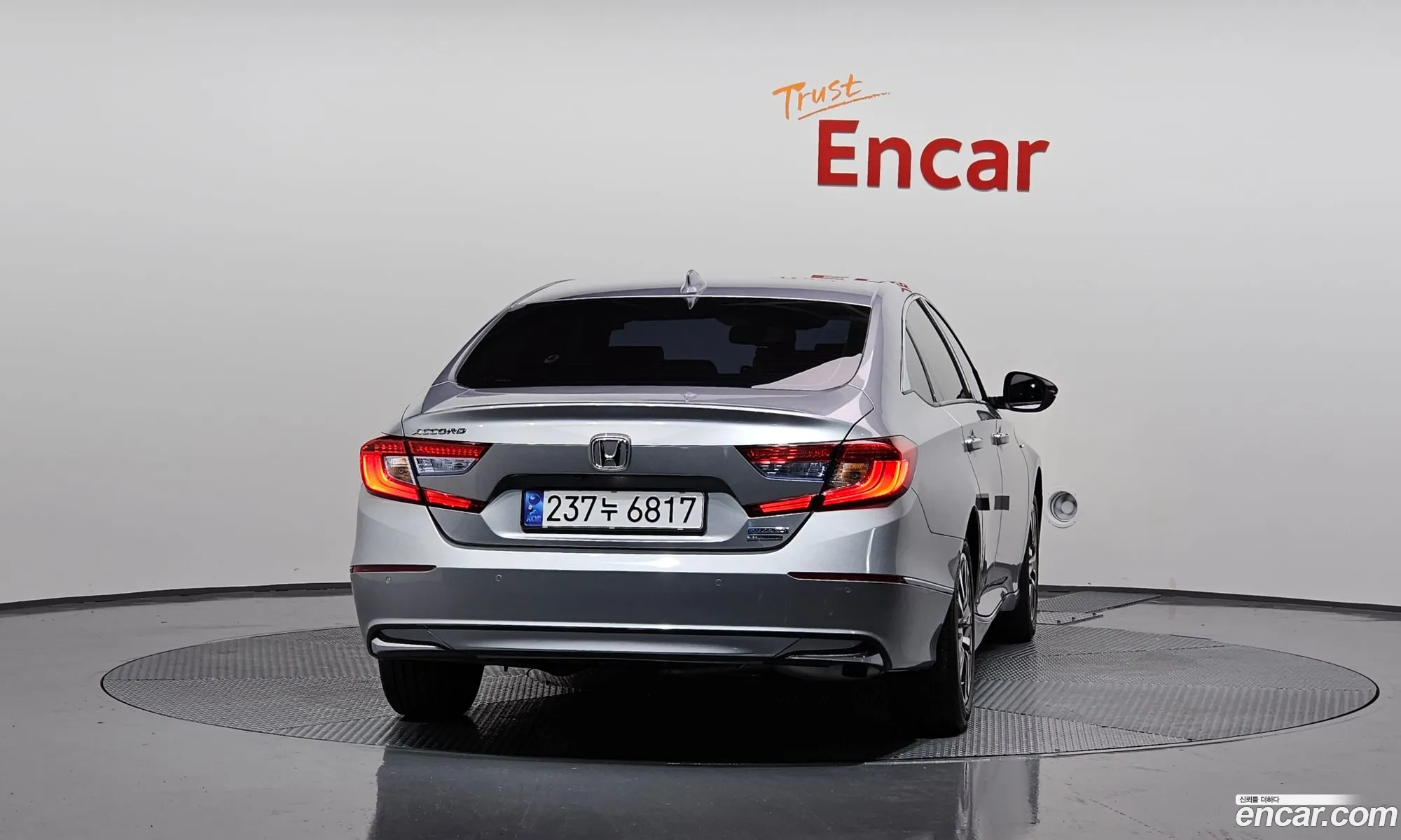 Honda Accord 10Th Generation 20 Hybrid Touring - фотография 12551189