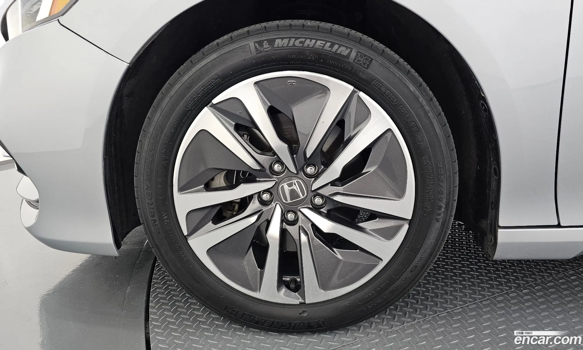 Honda Accord 10Th Generation 20 Hybrid Touring - фотография 12551190