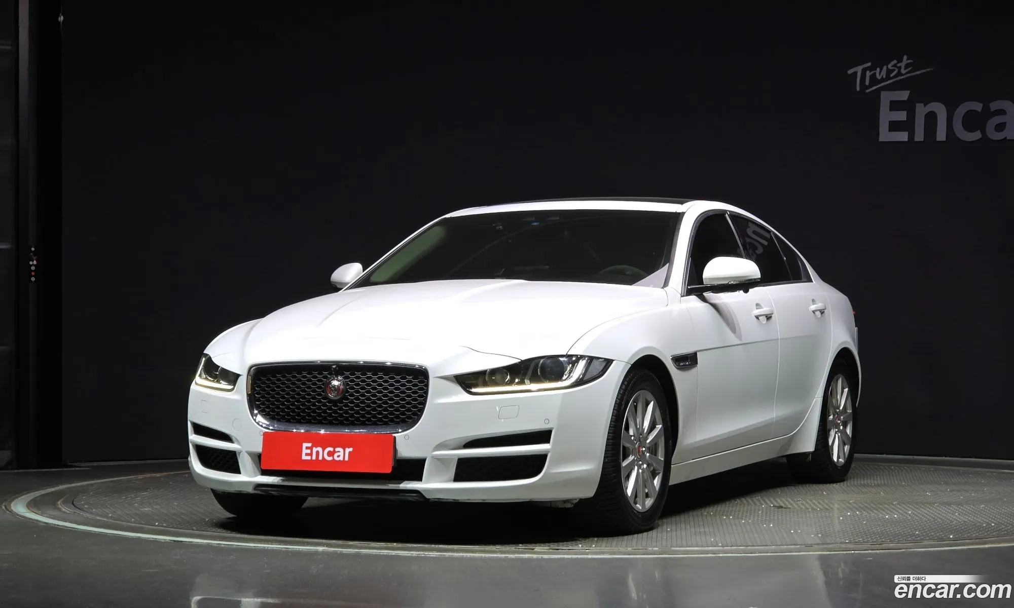Jaguar Xe 20D Prestige - фотография 3902986