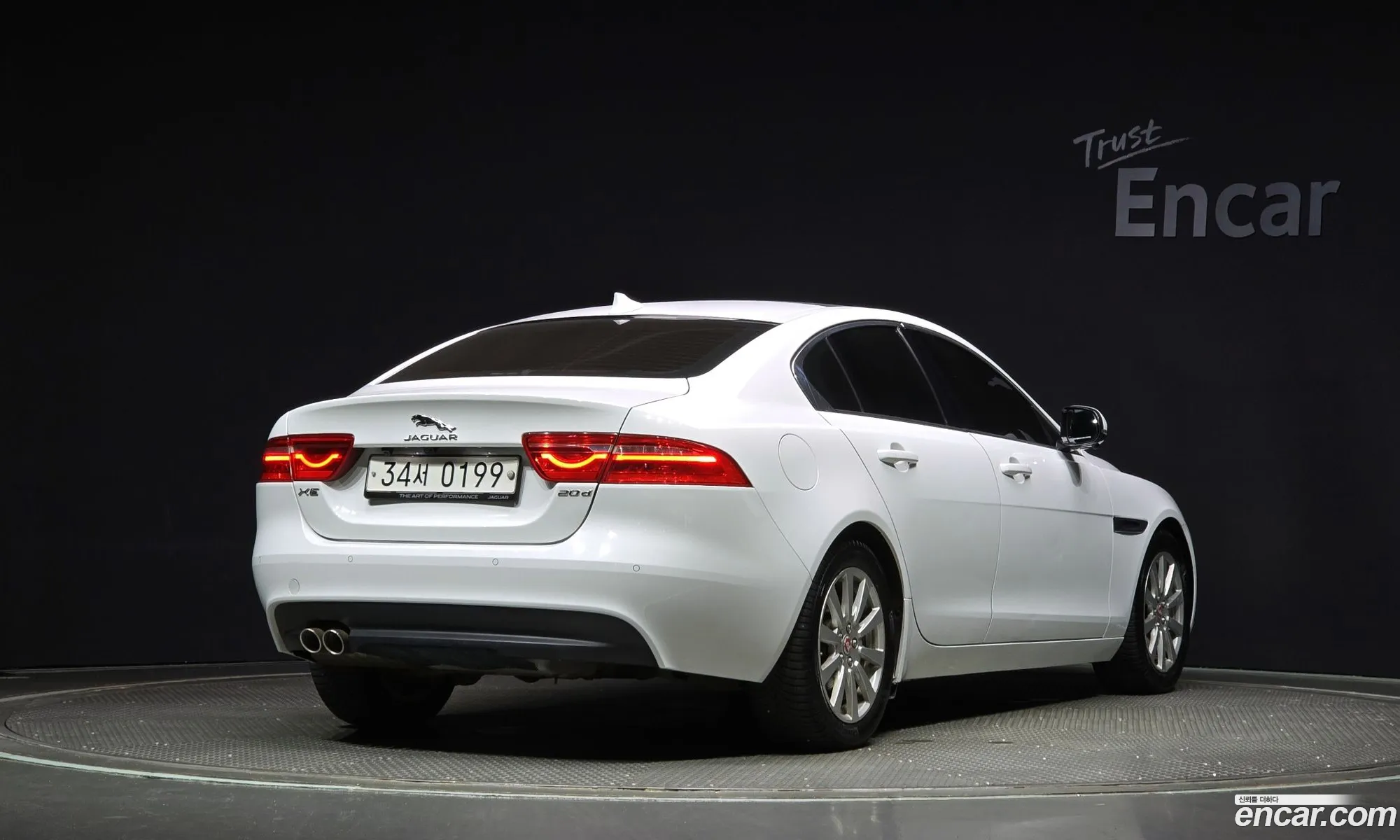 Jaguar Xe 20D Prestige - фотография 3902987