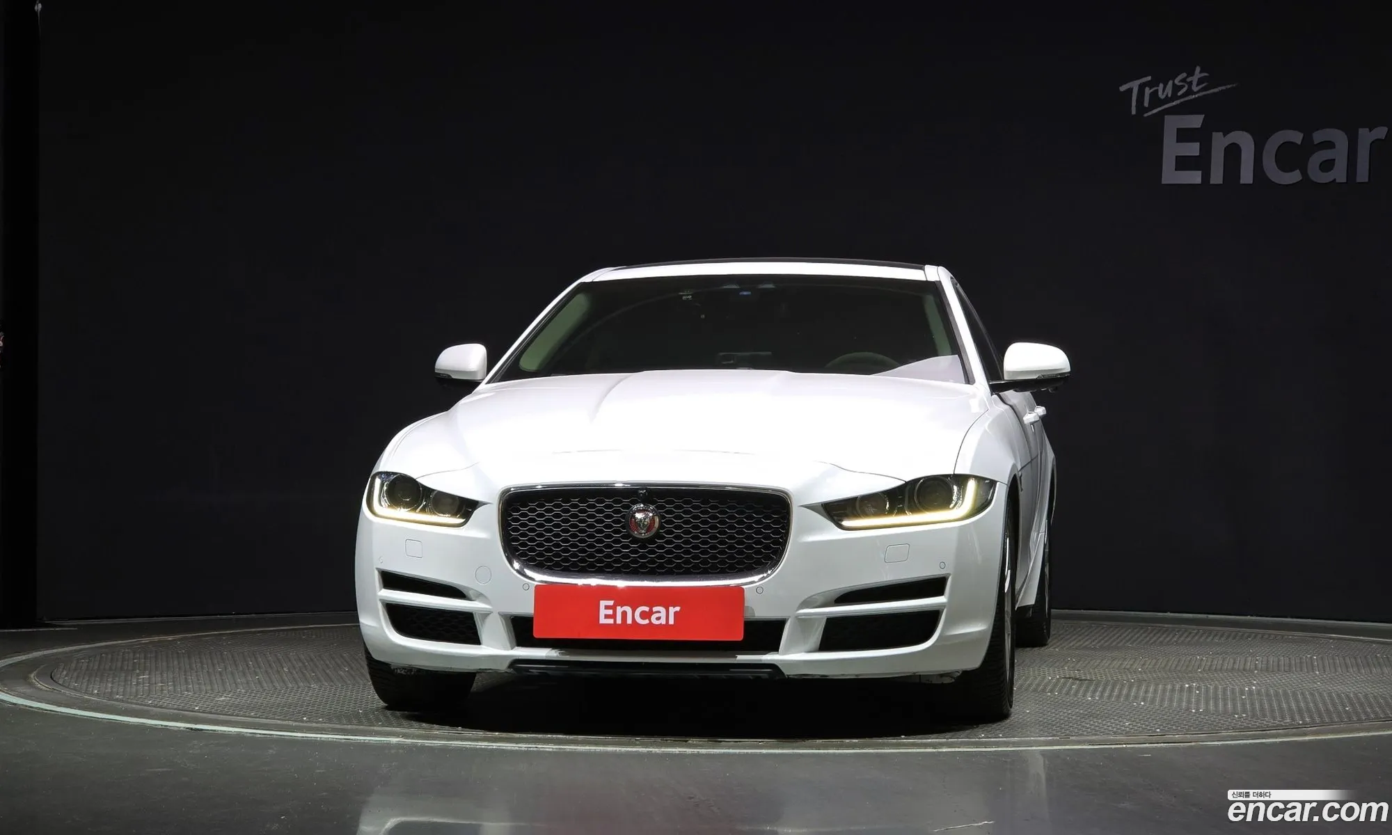 Jaguar Xe 20D Prestige - фотография 3902988