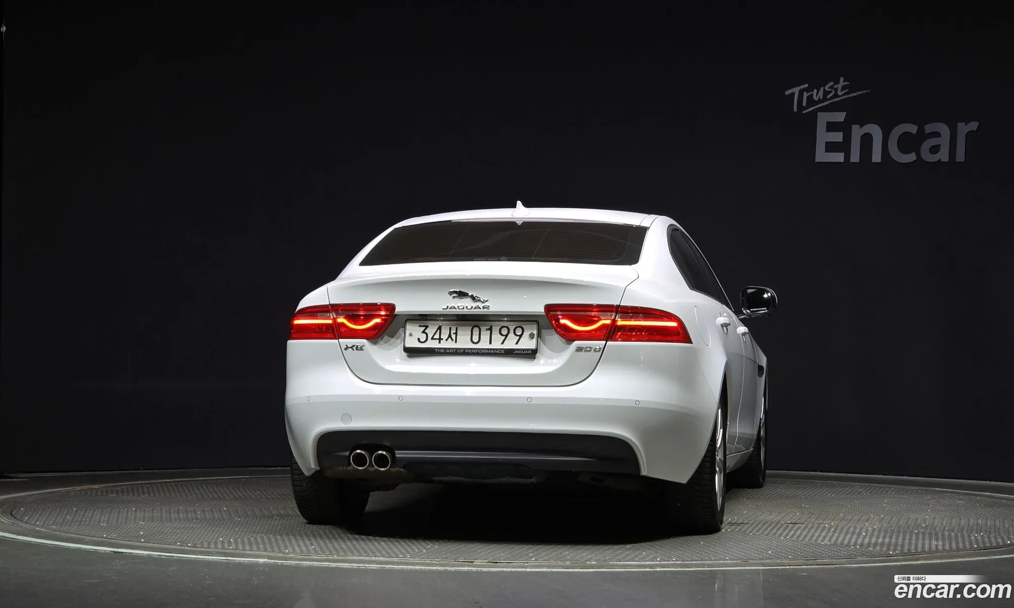 Jaguar Xe 20D Prestige - фотография 3902989