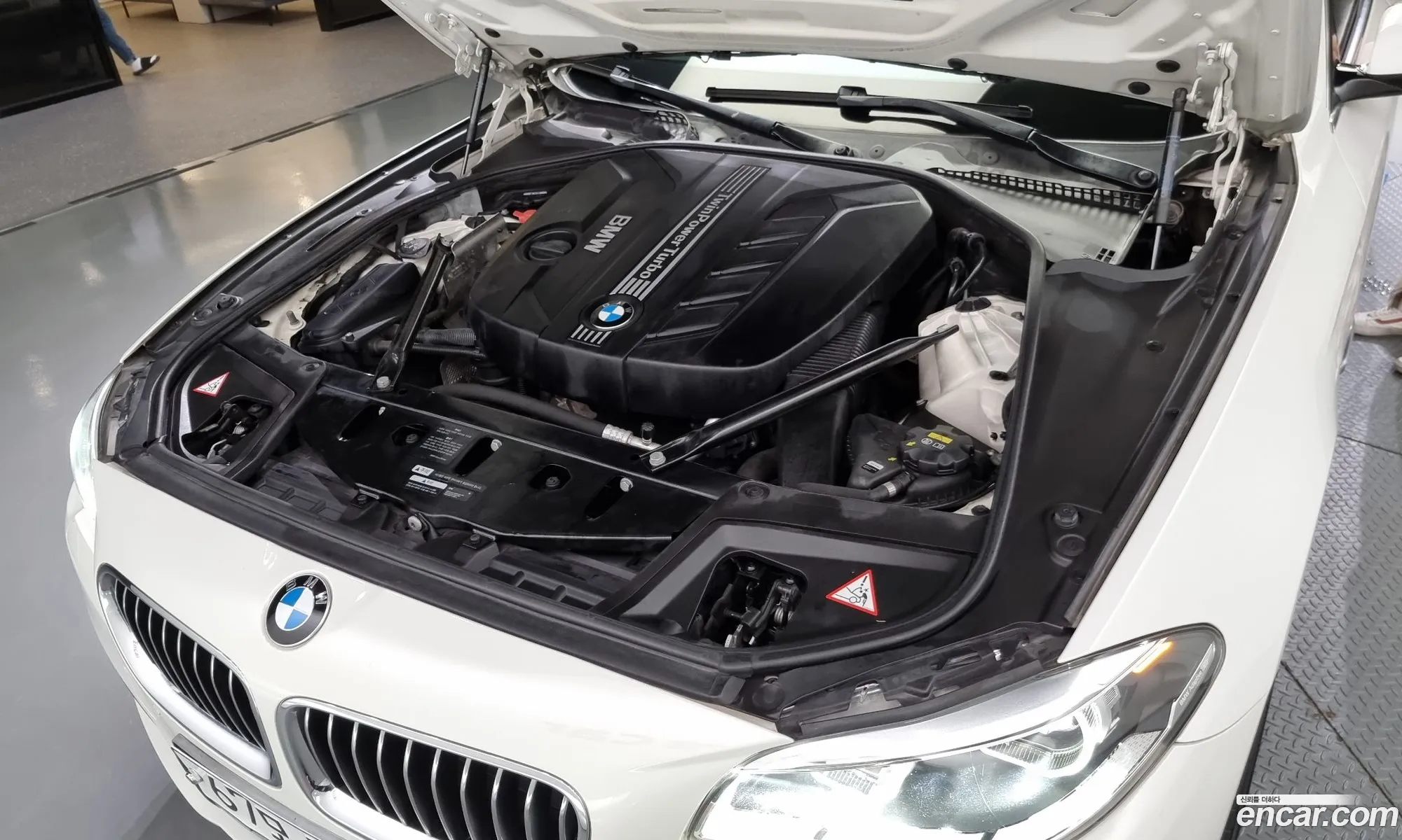 BMW 5 Series F10 520D xDrive Luxury - фотография 7688641