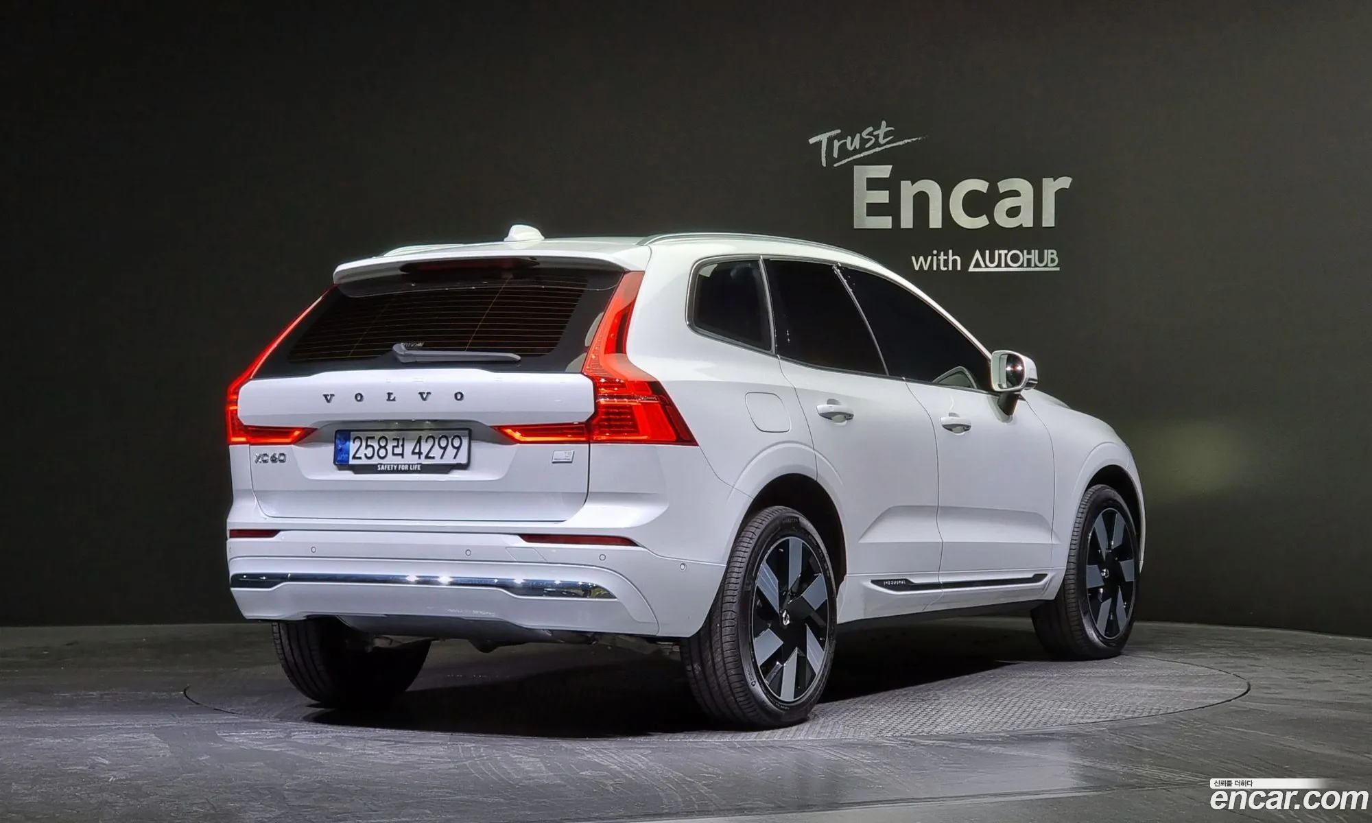 Volvo Xc60 2Nd Generation T8 Ultimate Bright - фотография 14658458