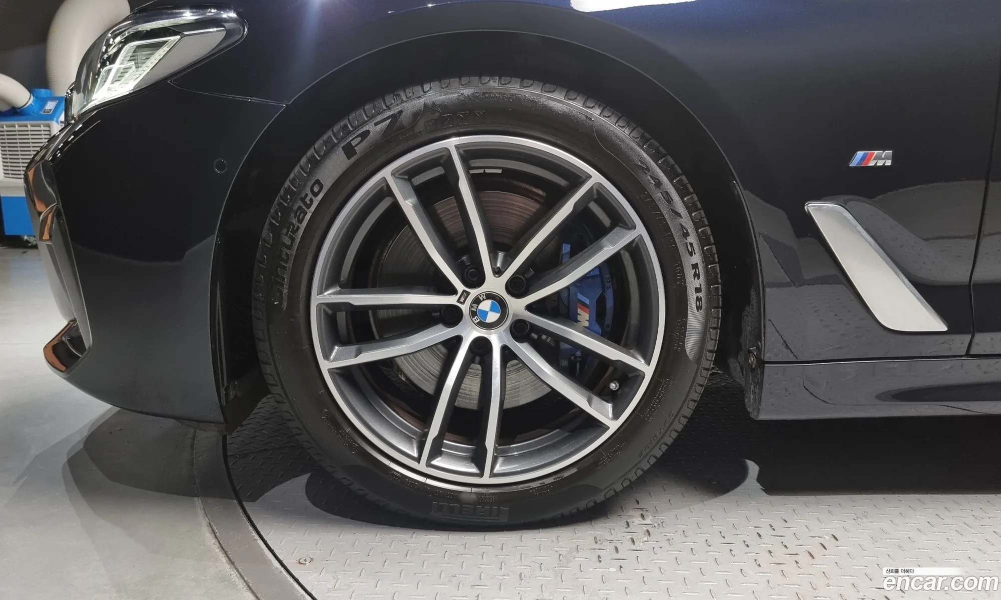 BMW 5 Series G30 523D ​​M Sports - фотография 8742766