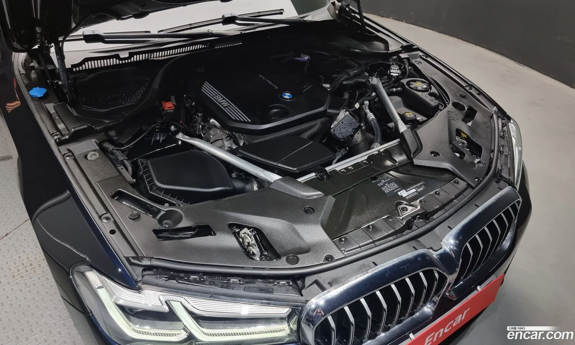 BMW 5 Series G30 523D ​​M Sports - фотография 8742767