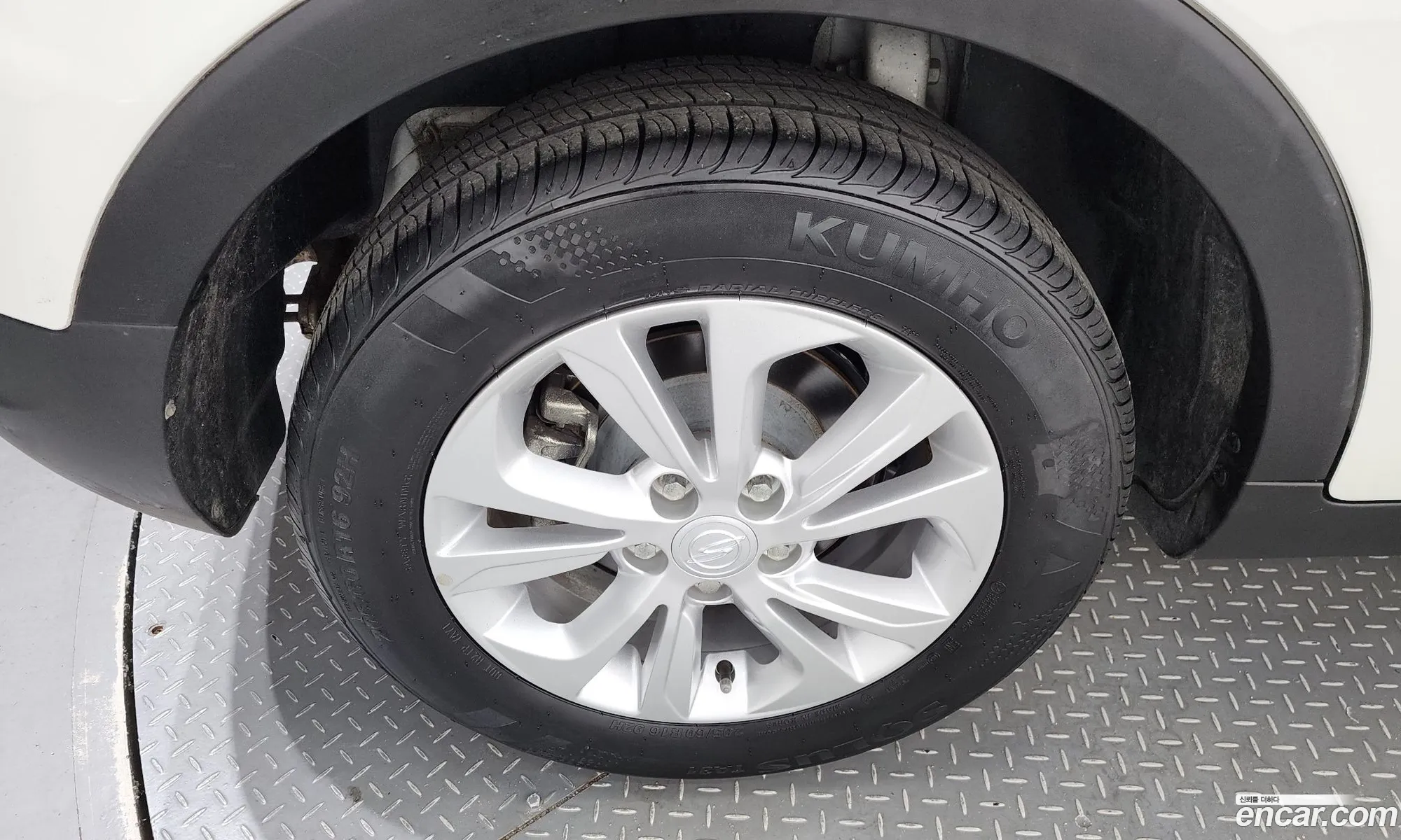 Kg Mobility Ssangyong Tivoli Armor Vx 2Wd - фотография 6778869