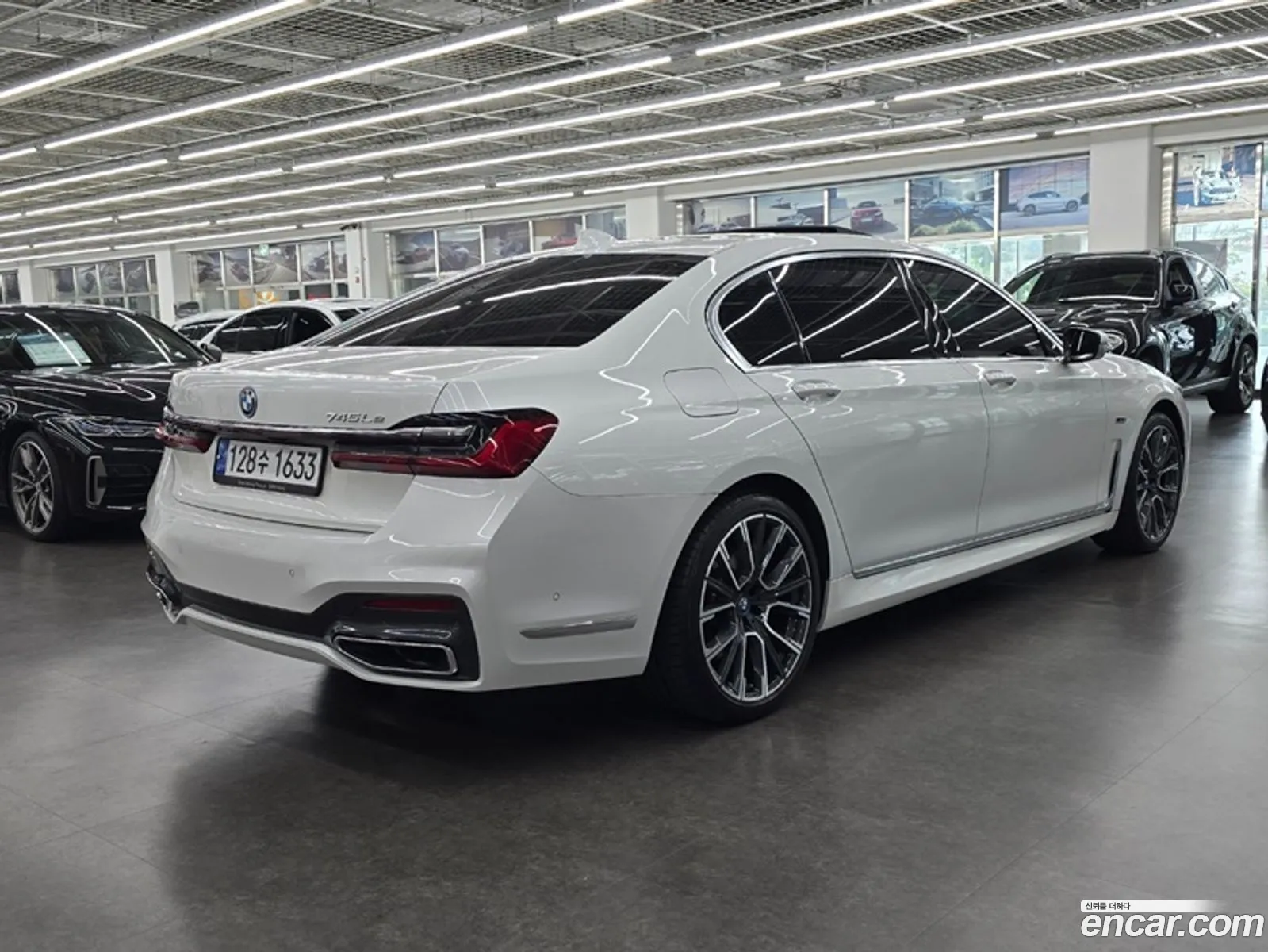 BMW 7 Series G11 745Le Iperformance M Sports - фотография 5089319