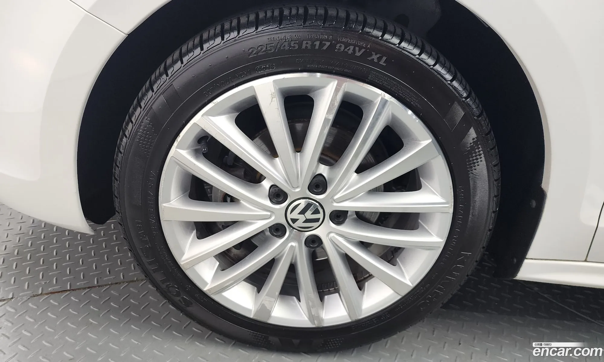 Volkswagen New Jetta 16 Tdi Bluemotion 6Th Generation - фотография 12481201