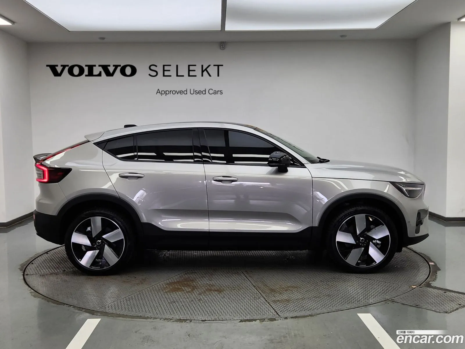 Volvo C40 Recharge Twin Ultimate - фотография 7893453