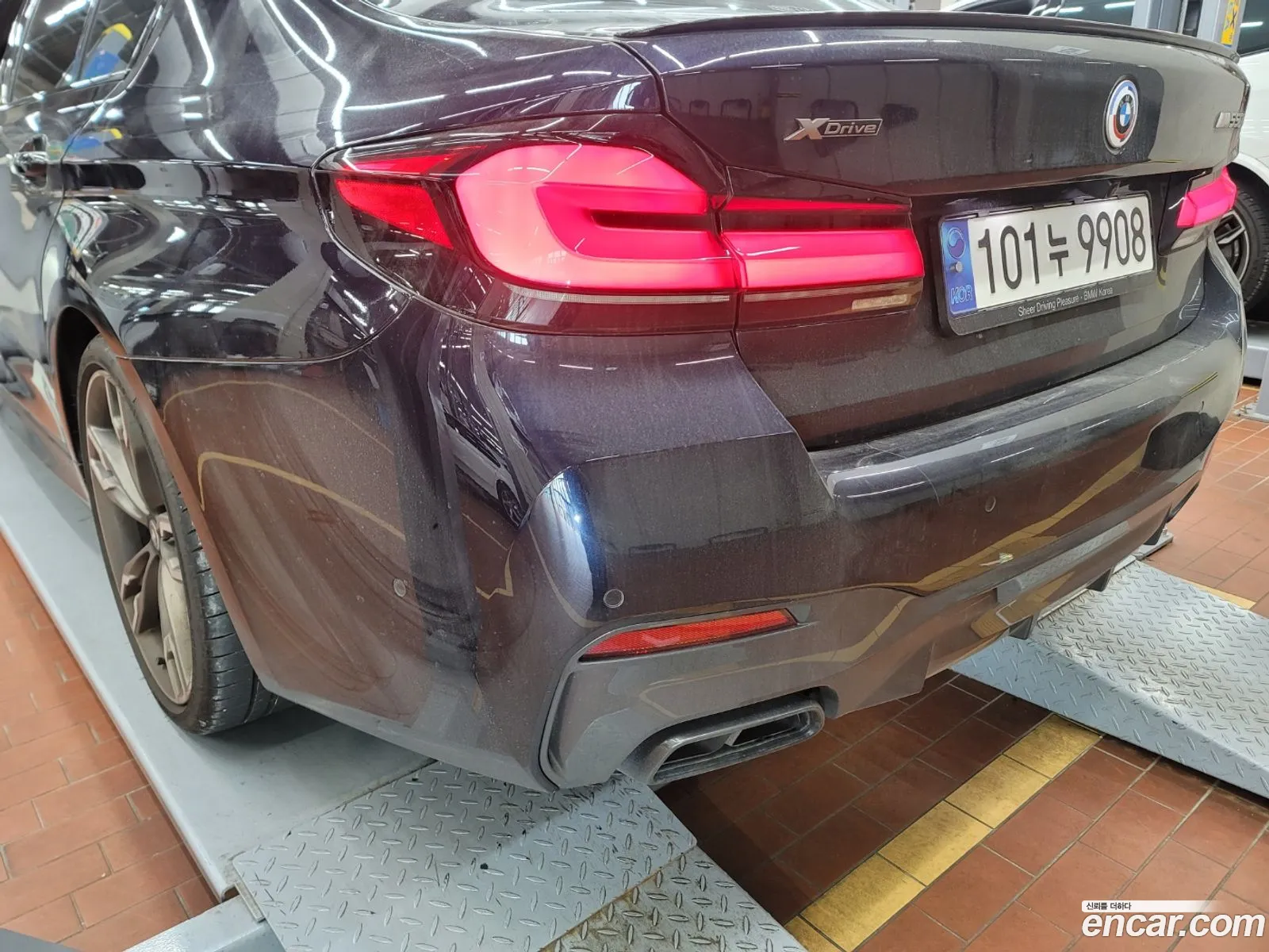 BMW 5 Series G30 M550I xDrive - фотография 8392335