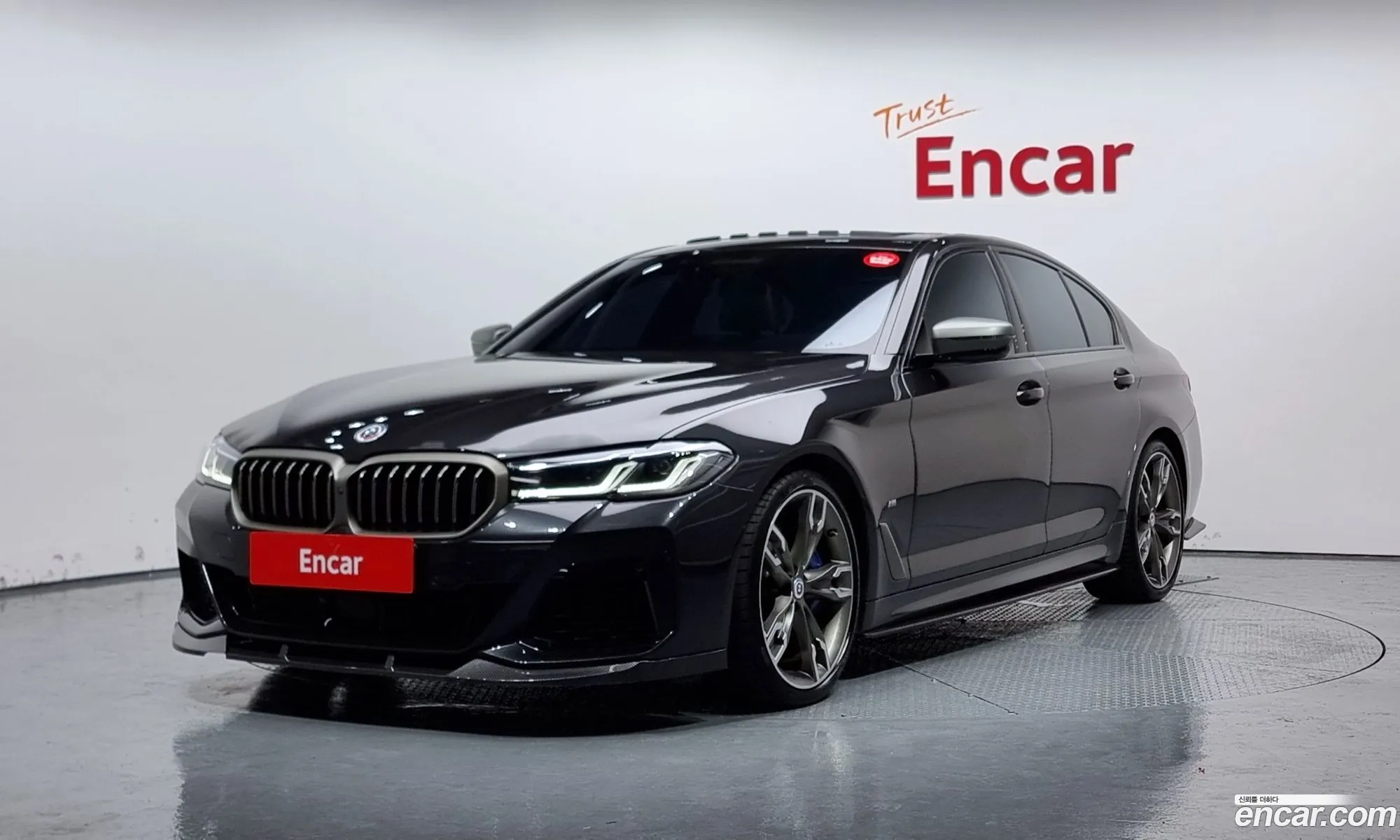 BMW 5 Series G30 M550I xDrive - фотография 7843007