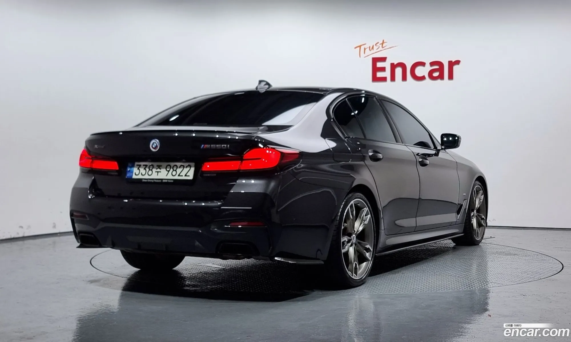 BMW 5 Series G30 M550I xDrive - фотография 7843008
