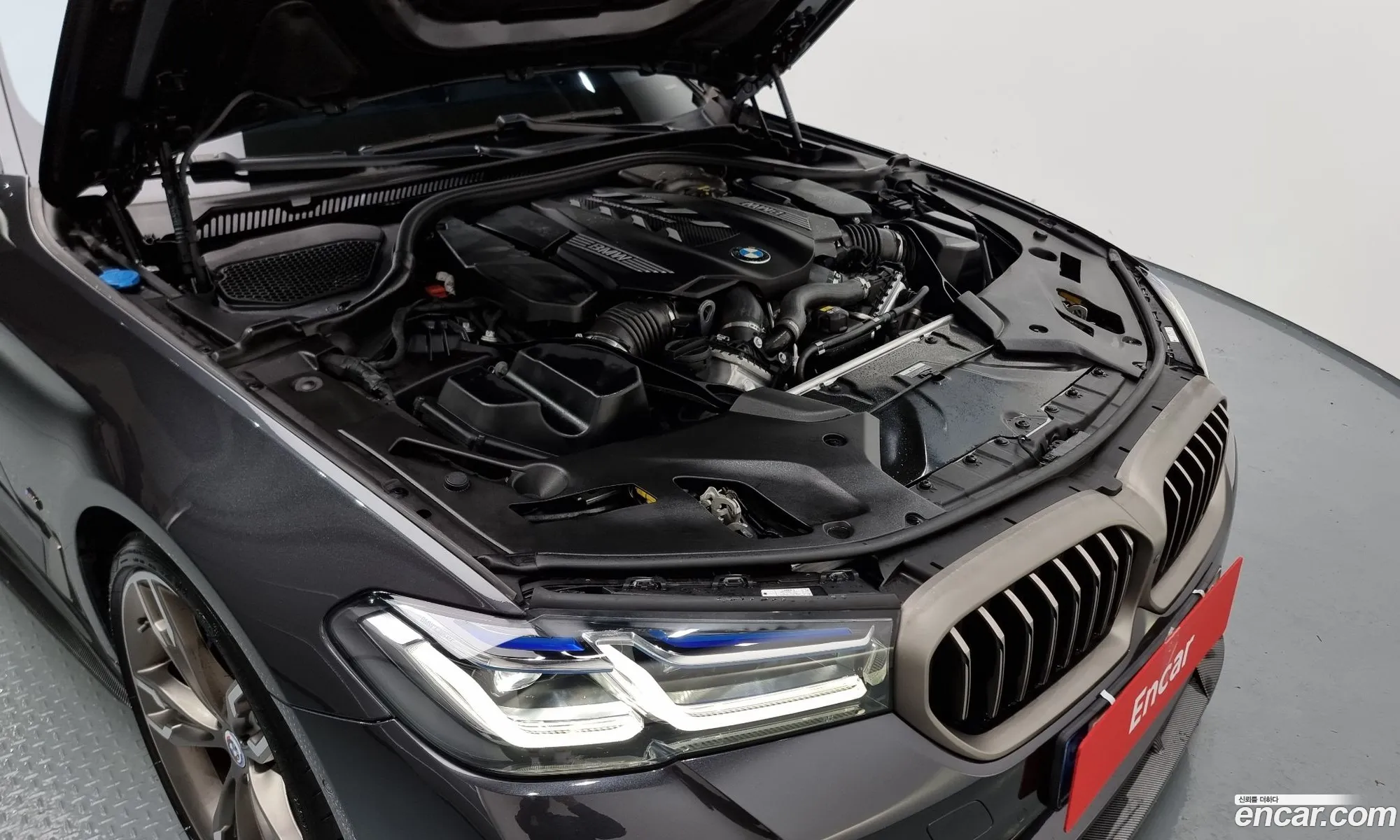 BMW 5 Series G30 M550I xDrive - фотография 7843012