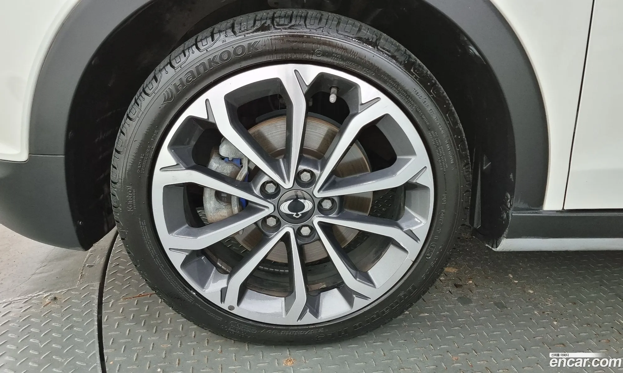 Kg Mobility Ssangyong Tivoli Armor Diesel Vx 2Wd - фотография 7556184