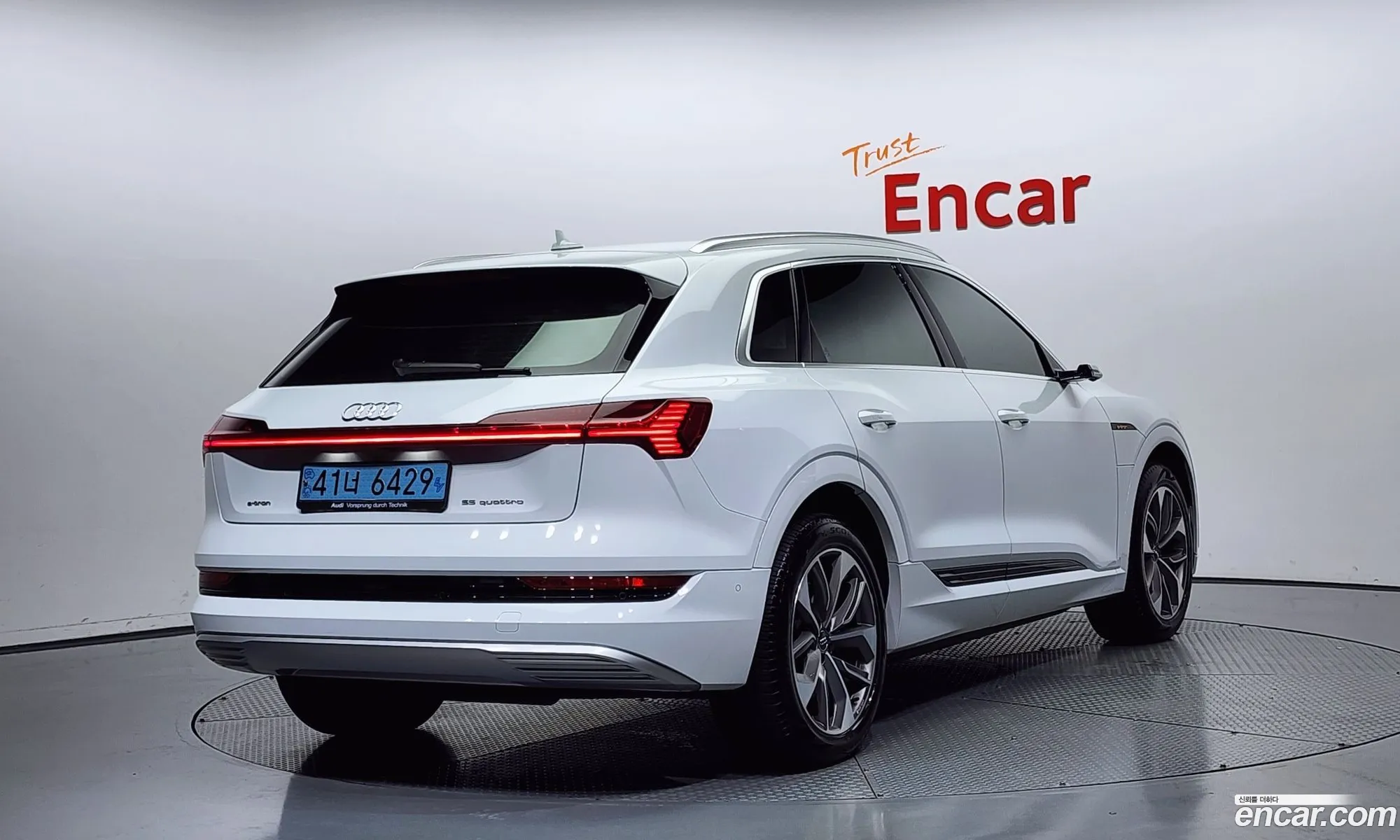 Audi E-Tron 55 Quattro - фотография 740325