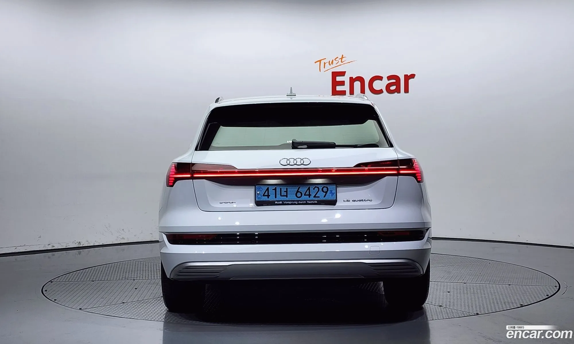 Audi E-Tron 55 Quattro - фотография 740327