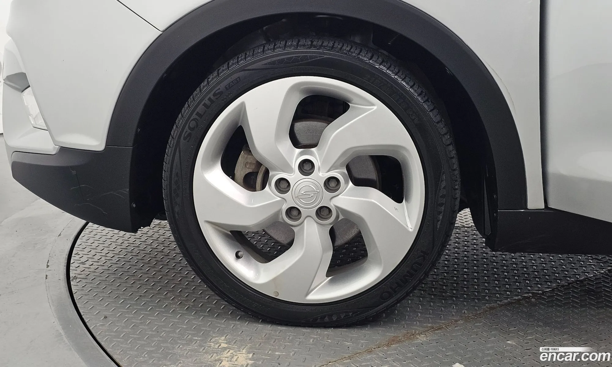 Kg Mobility Ssangyong Tivoli Lx 2Wd Luxury Model - фотография 7221550