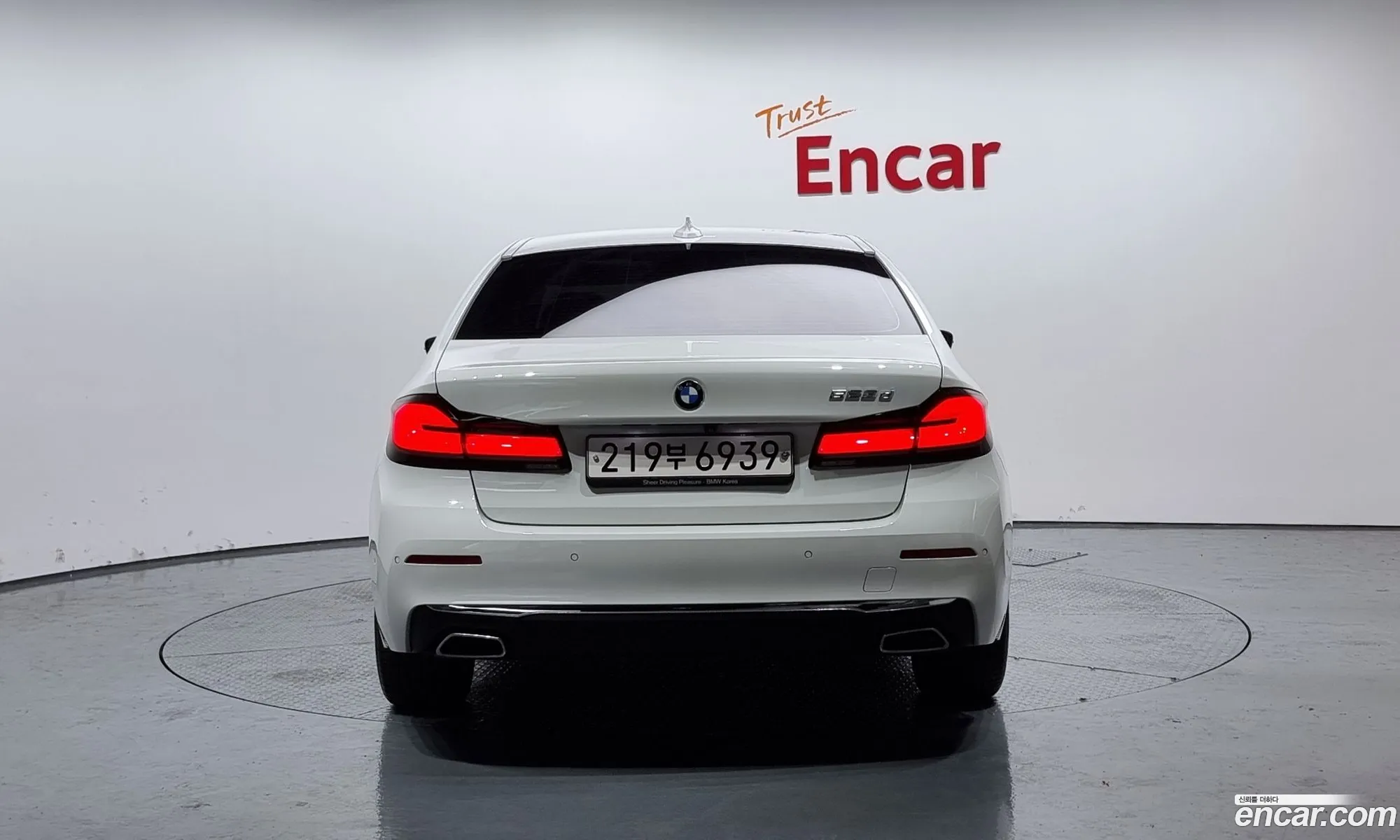 BMW 5 Series G30 523D ​​Luxury - фотография 7016490